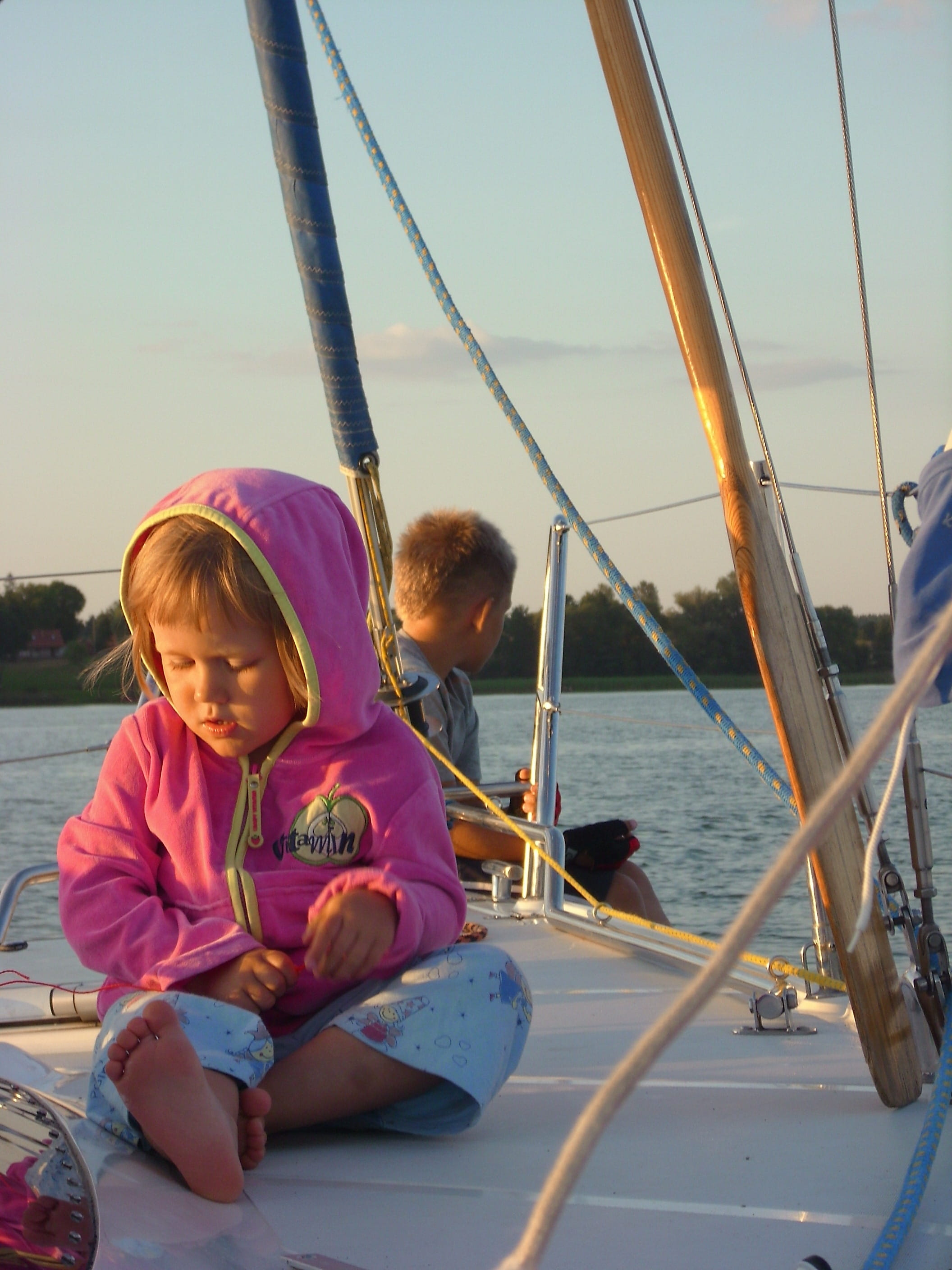 dream, transportation, girls, children, innocence, 2K, yacht, jasmin, sky, sails, yasmine, a small child, outdoors, sunset, sailboat, jaśmina, relaxation, Phone HD Wallpaper