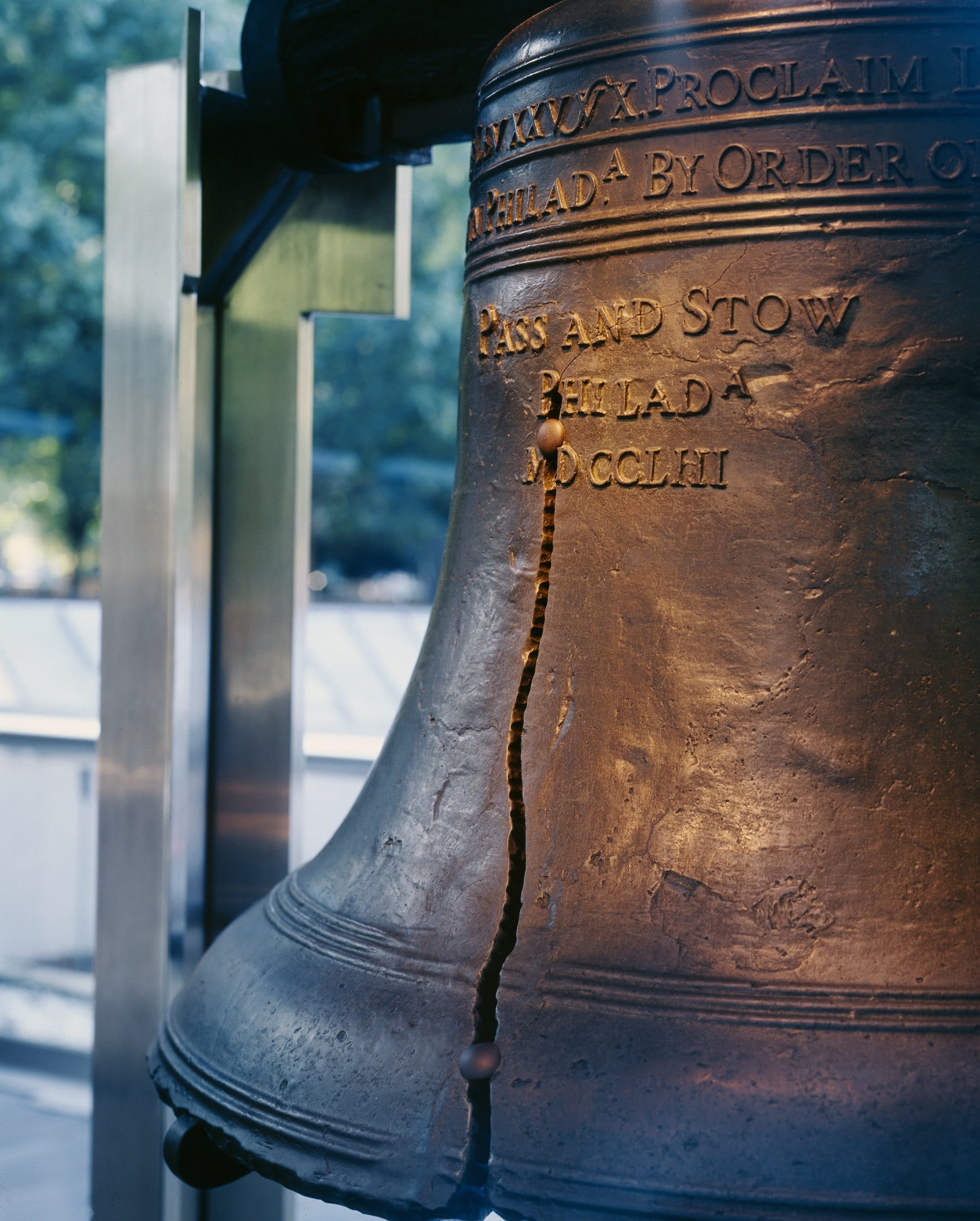 no people, old, nature, architecture, independence, close-up, crack, liberty bell, text, tourism, 1080P, number, historic, glass - material, wood - material, Phone HD Wallpaper
