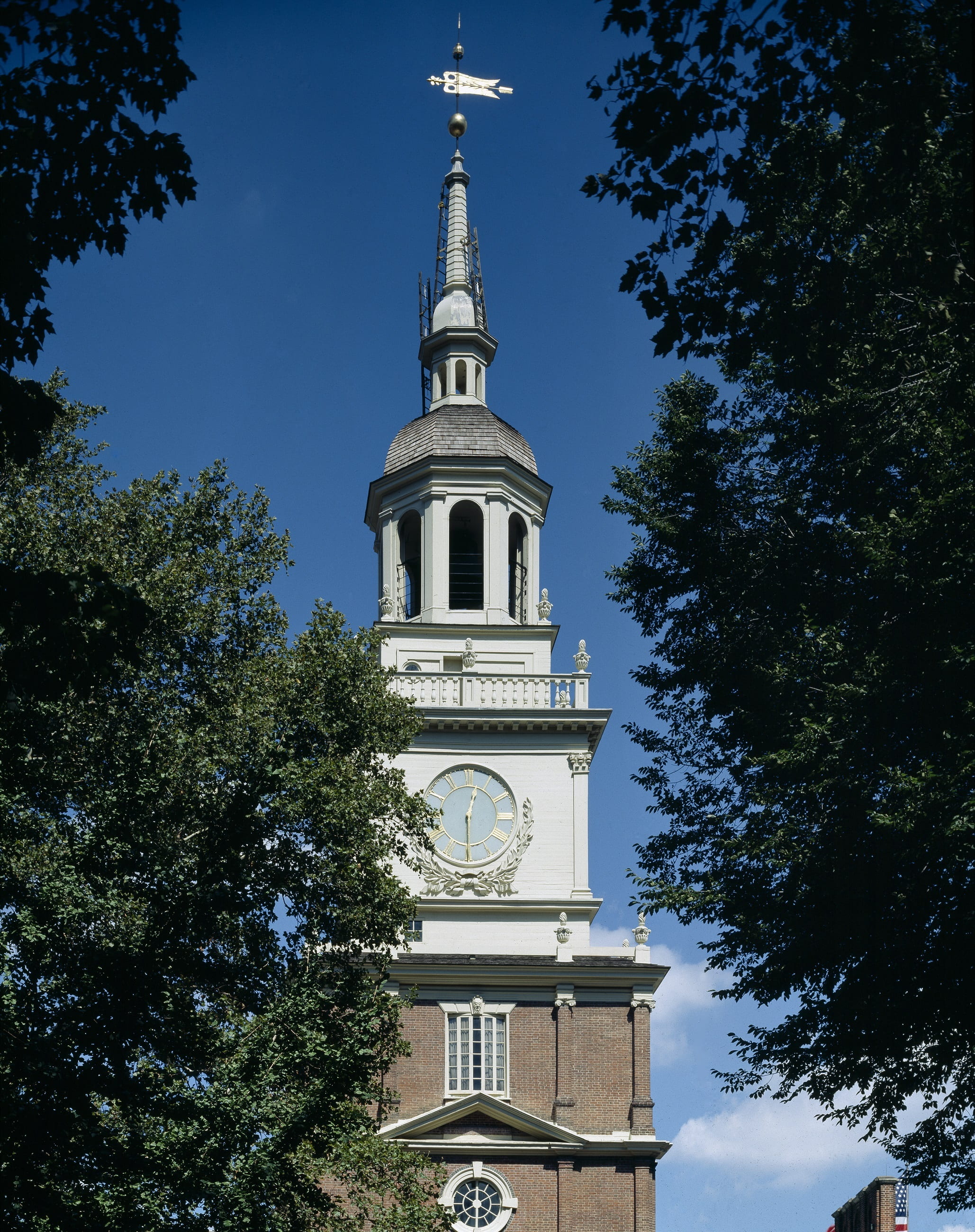 place of worship, plant, usa, low angle view, pennsylvania, architecture, constitution, debates, religion, historic, tree, outdoors, spire, sky, spirituality, Phone HD Wallpaper