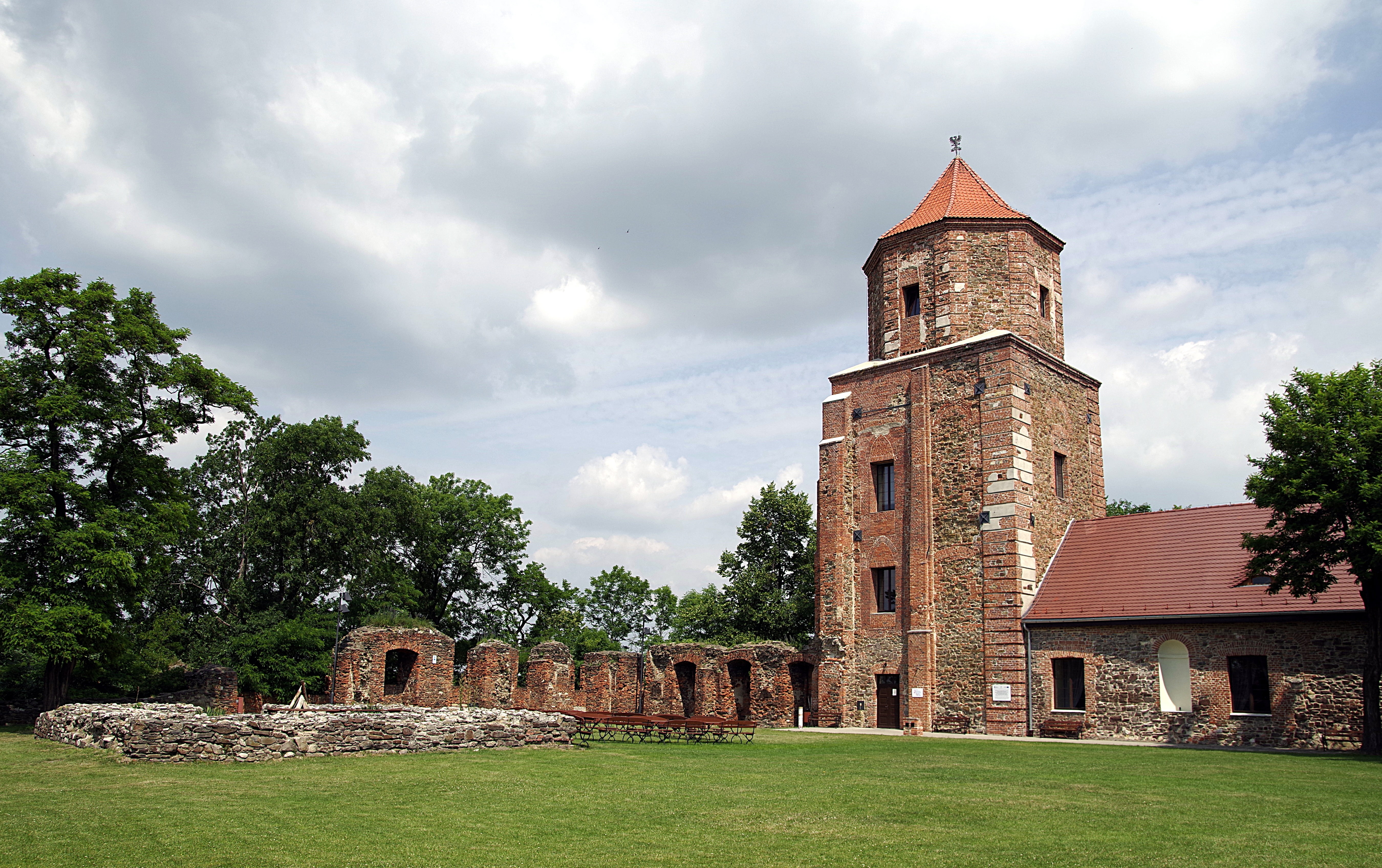 history, tower, the ruins of the, castle, no people, cloud - sky, building, brick, the strengthening of, building exterior, fortress, sky, plant, crash, HD Wallpaper