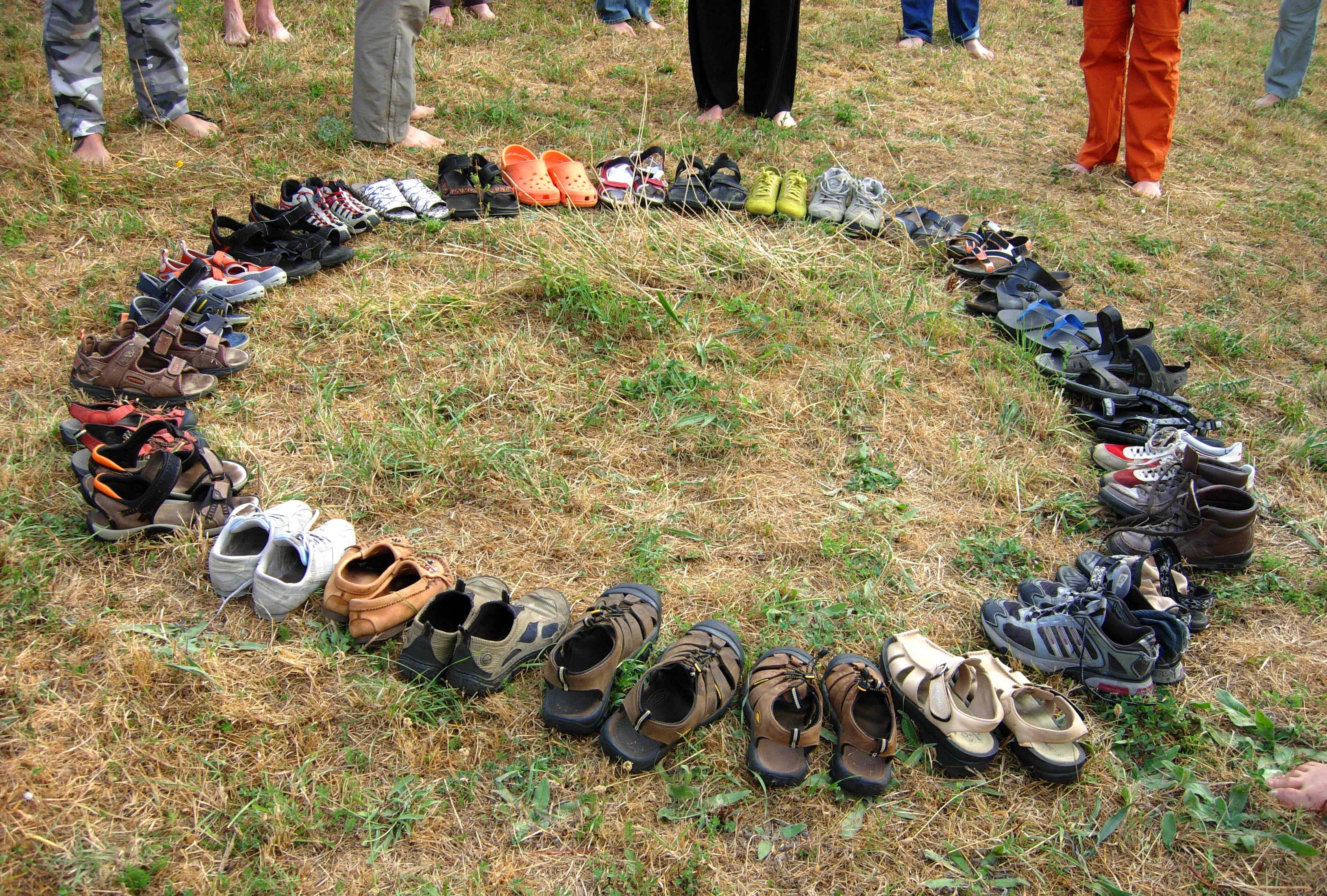 earth, large group of people, adventure, grass, joy of life, community, footwear, change, workshop, plant, arrangement, courage, seminar, large group of objects, HD Wallpaper