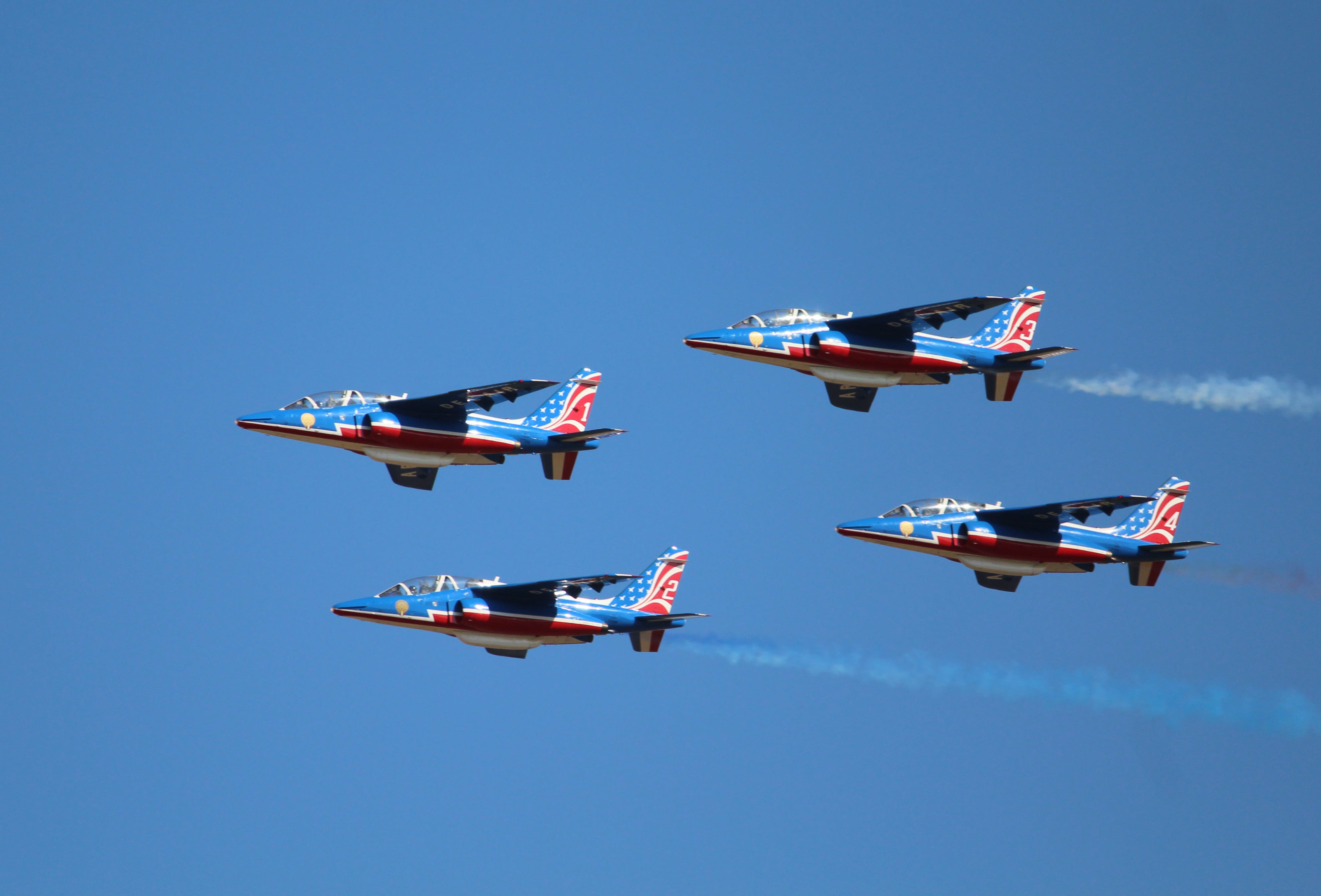 motion, air show, sky, vapor trail, fighting, on the move, outdoors, nature, airplane, jet, transportation, daytime, four, blue, aerospace industry, mid, HD Wallpaper