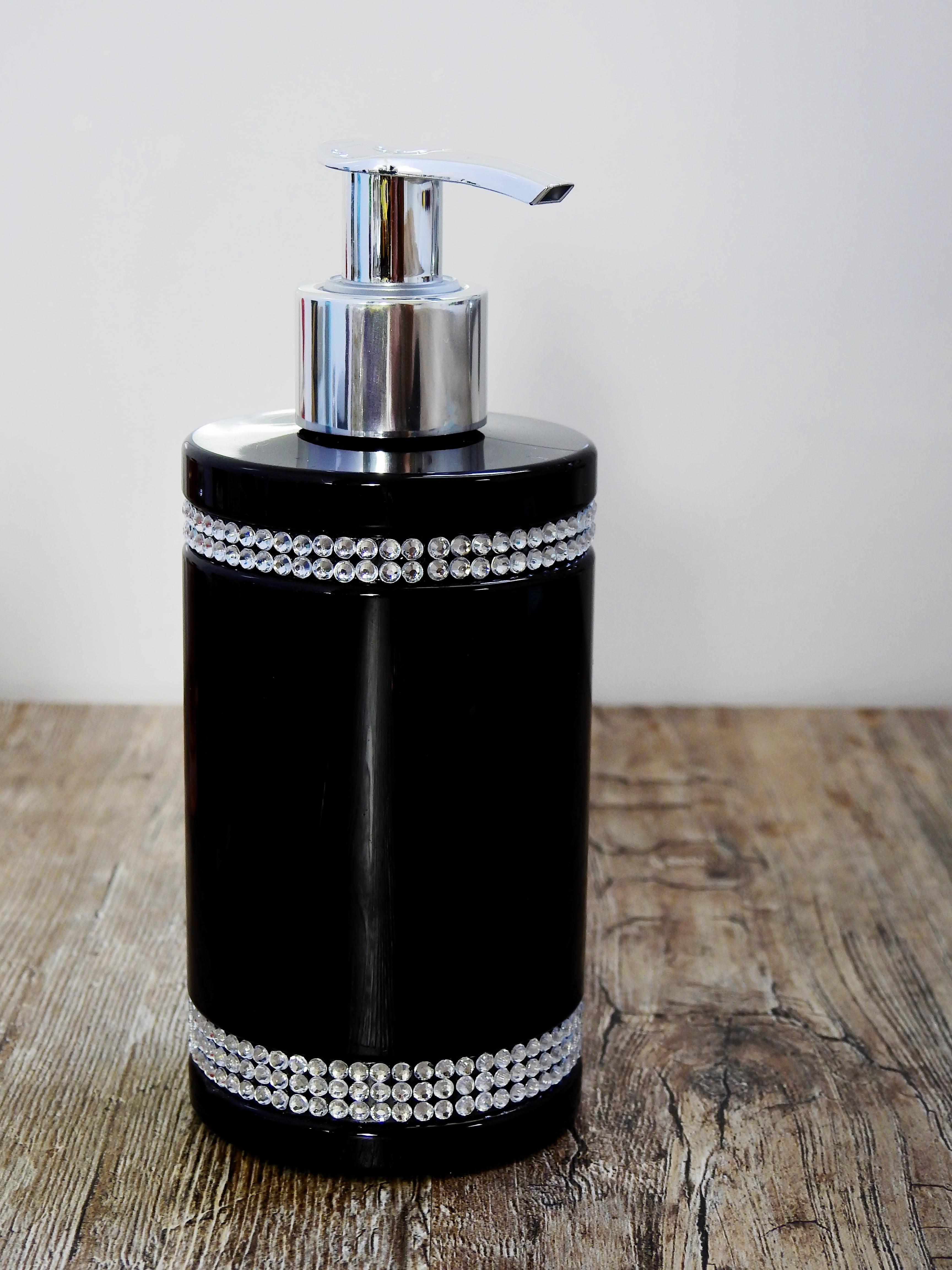 4K, soap dispenser, focus on foreground, body care, metal, detergent, cosmetics, close-up, two objects, beauty, hygiene, still life, decoration, wash, Phone HD Wallpaper
