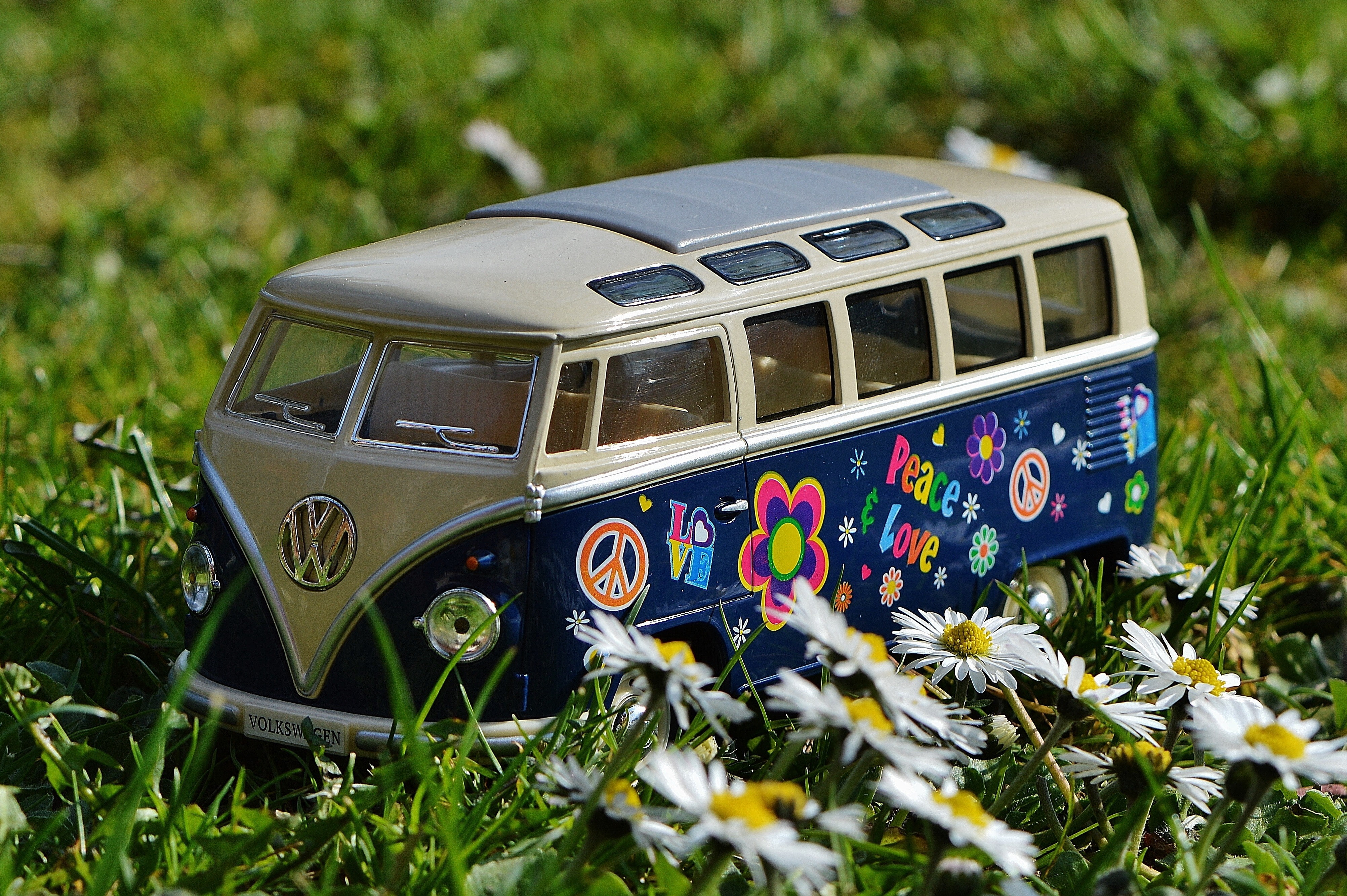 mode of transportation, grass, 4K, retro styled, day, green color, toys, miniatures, plain, flowers, land, car, vehicle, flower, motor vehicle, no people, HD Wallpaper