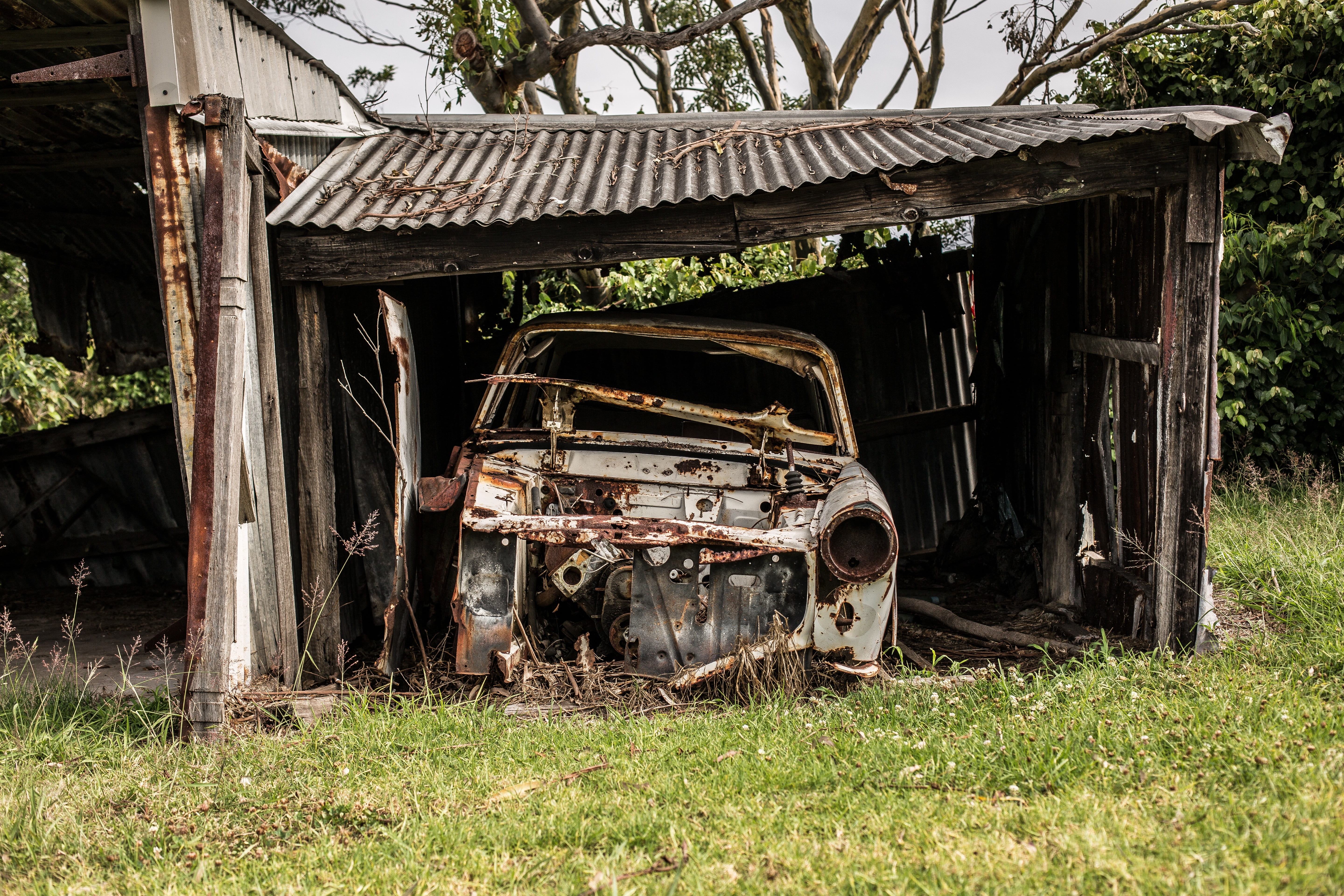 vehicle, day, field, outdoors, rust, tree, garage, steel, architecture, abandoned, old, items, obsolete, 5K, broken, run-down, car, no people, decline, HD Wallpaper