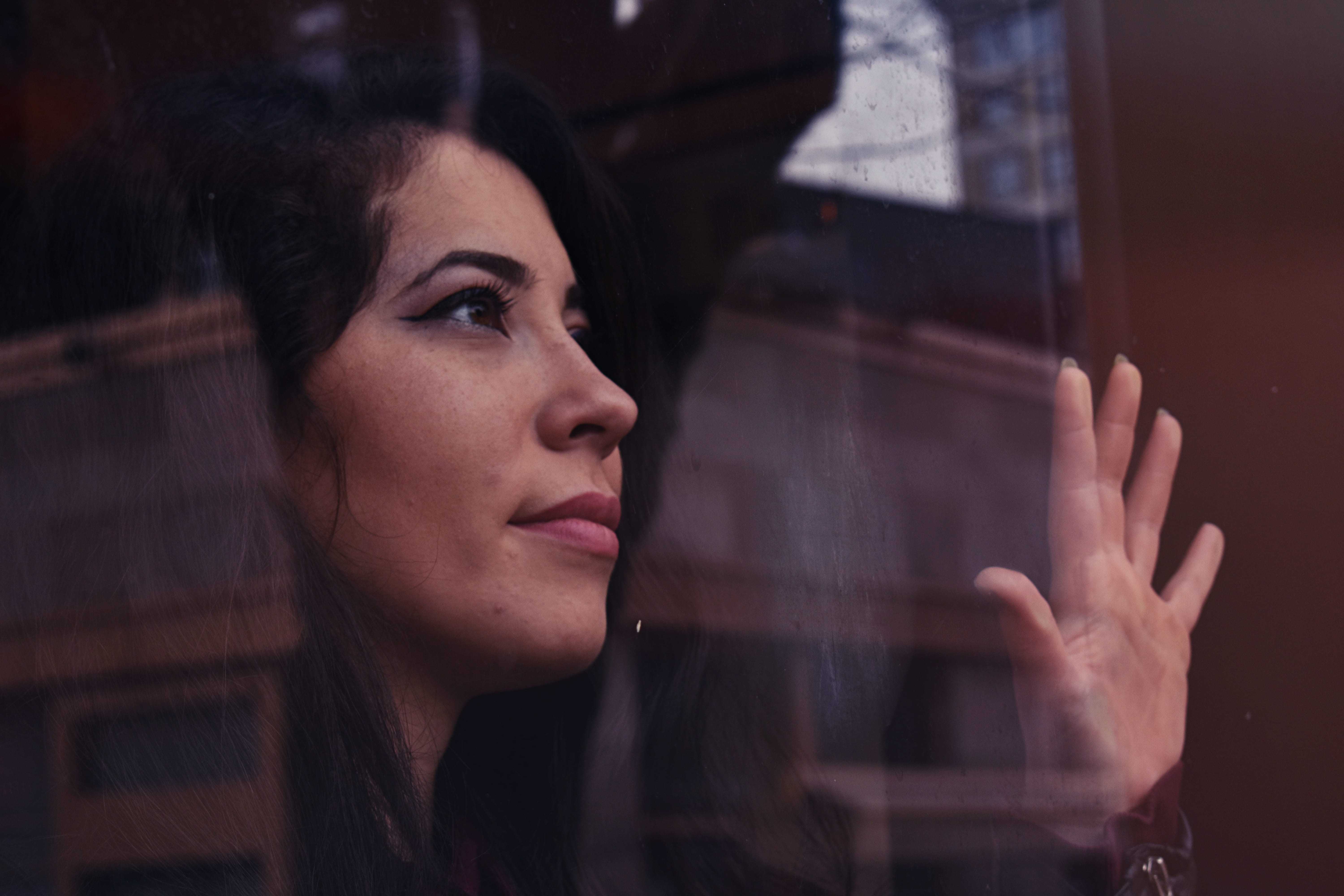 close-up, young women, looking through window, glass - material, eyes, pretty, pose, beauty, one person, hairstyle, beautiful woman, transparent, woman, HD Wallpaper