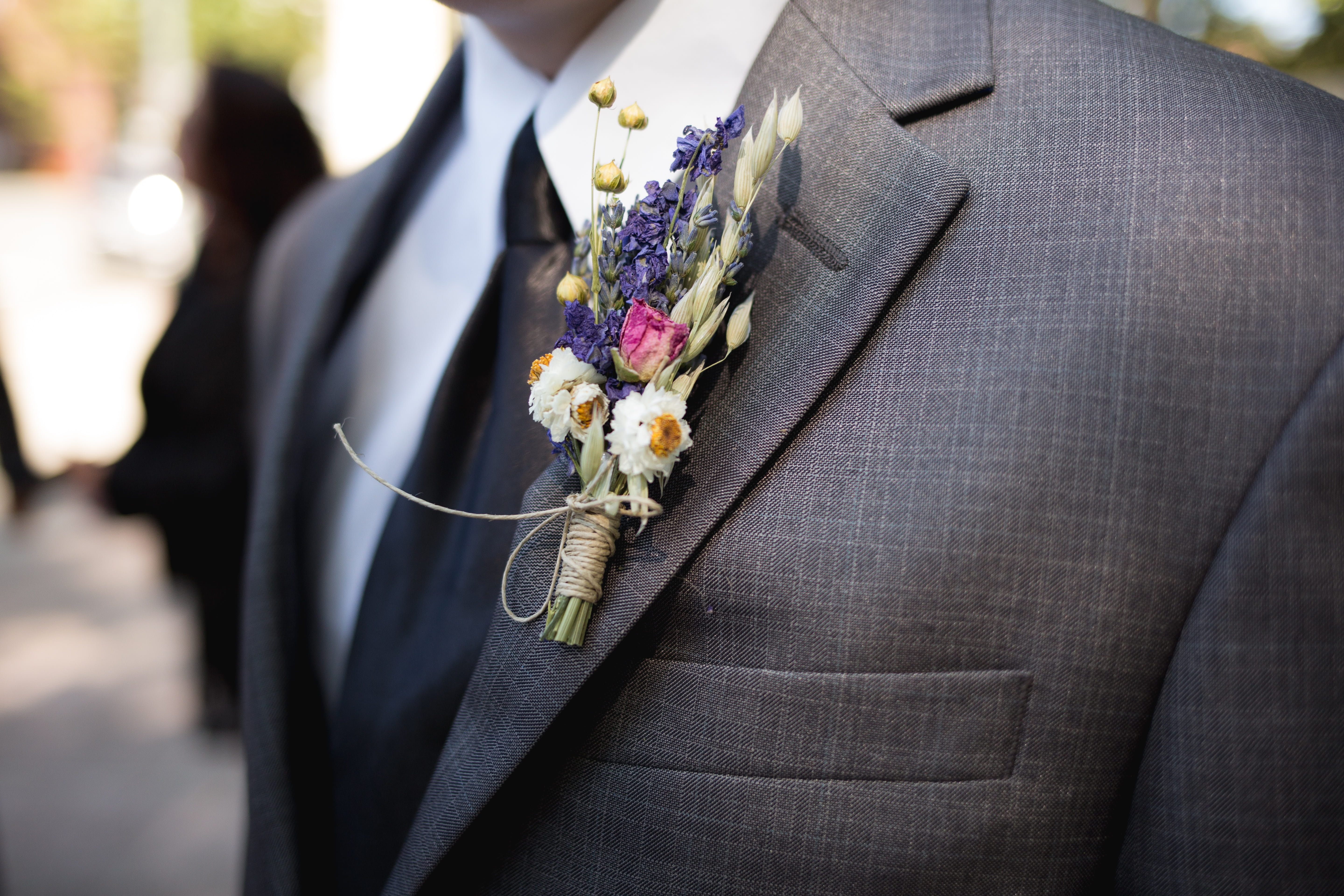 couple - relationship, 5K, clothing, groom, indoors, gray, flower arrangement, groomsman, elegant, s, bouquet, suit, well-dressed, fashion, newlywed, ceremony, HD Wallpaper