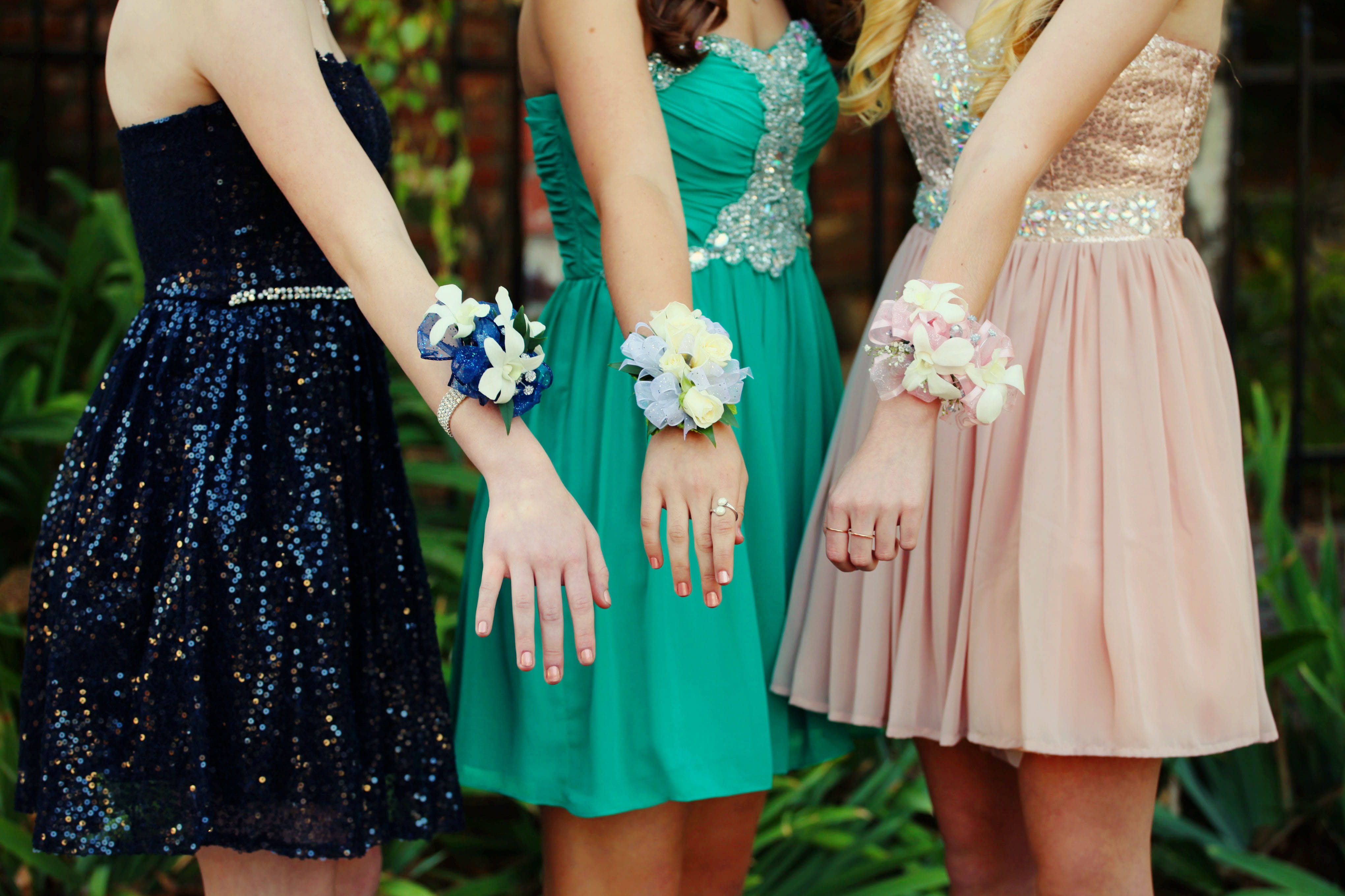 focus on foreground, corsage, summer, Dress, celebration, wedding, friendship, School, flower arrangement, teenager, group of people, standing, plant, bouquet, HD Wallpaper