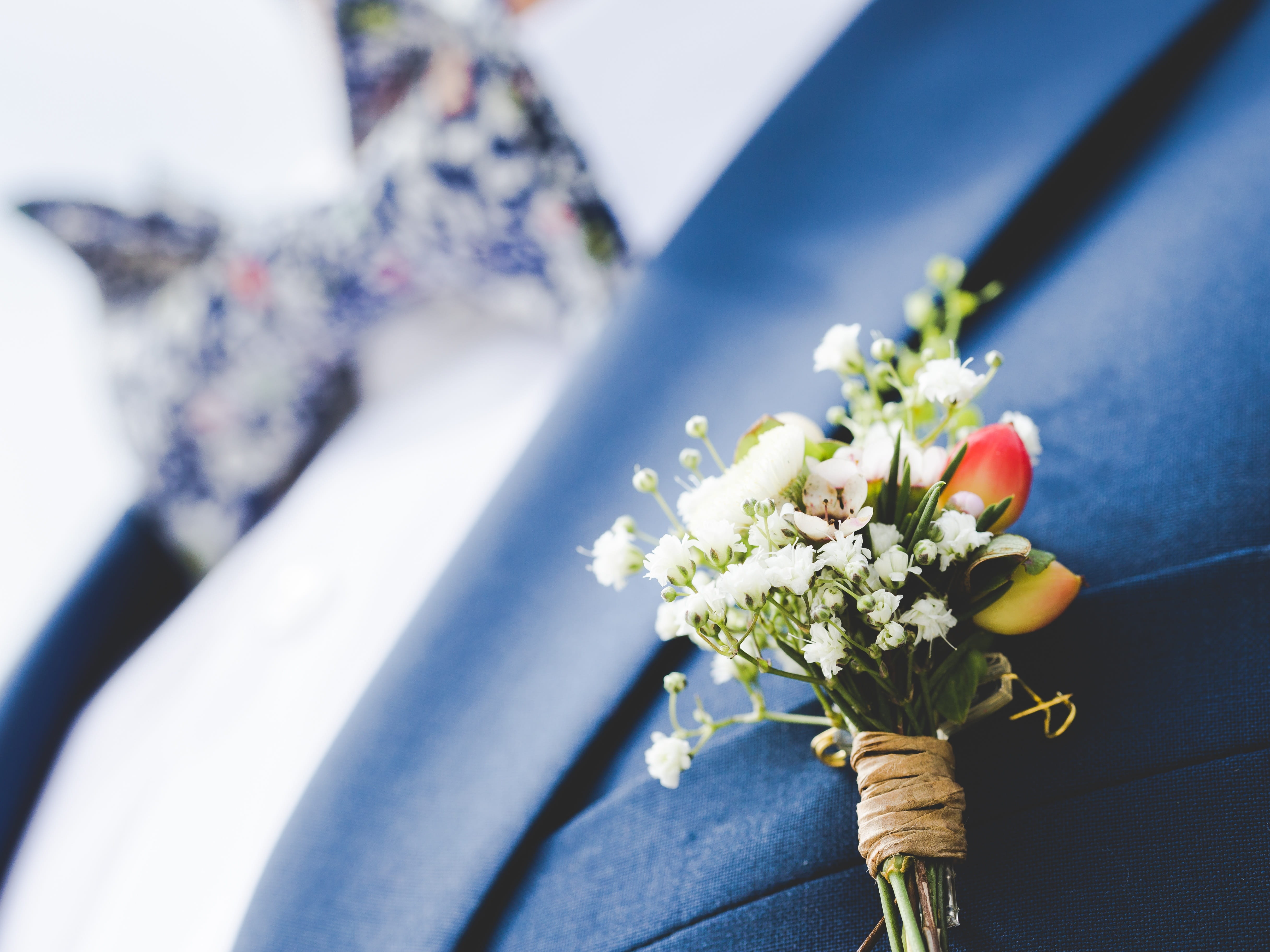selective focus, white color, corsage, people, groom, close-up, flowers, freshness, fashion, suit, still, 4K, no people, nature, fragility, man, items, HD Wallpaper