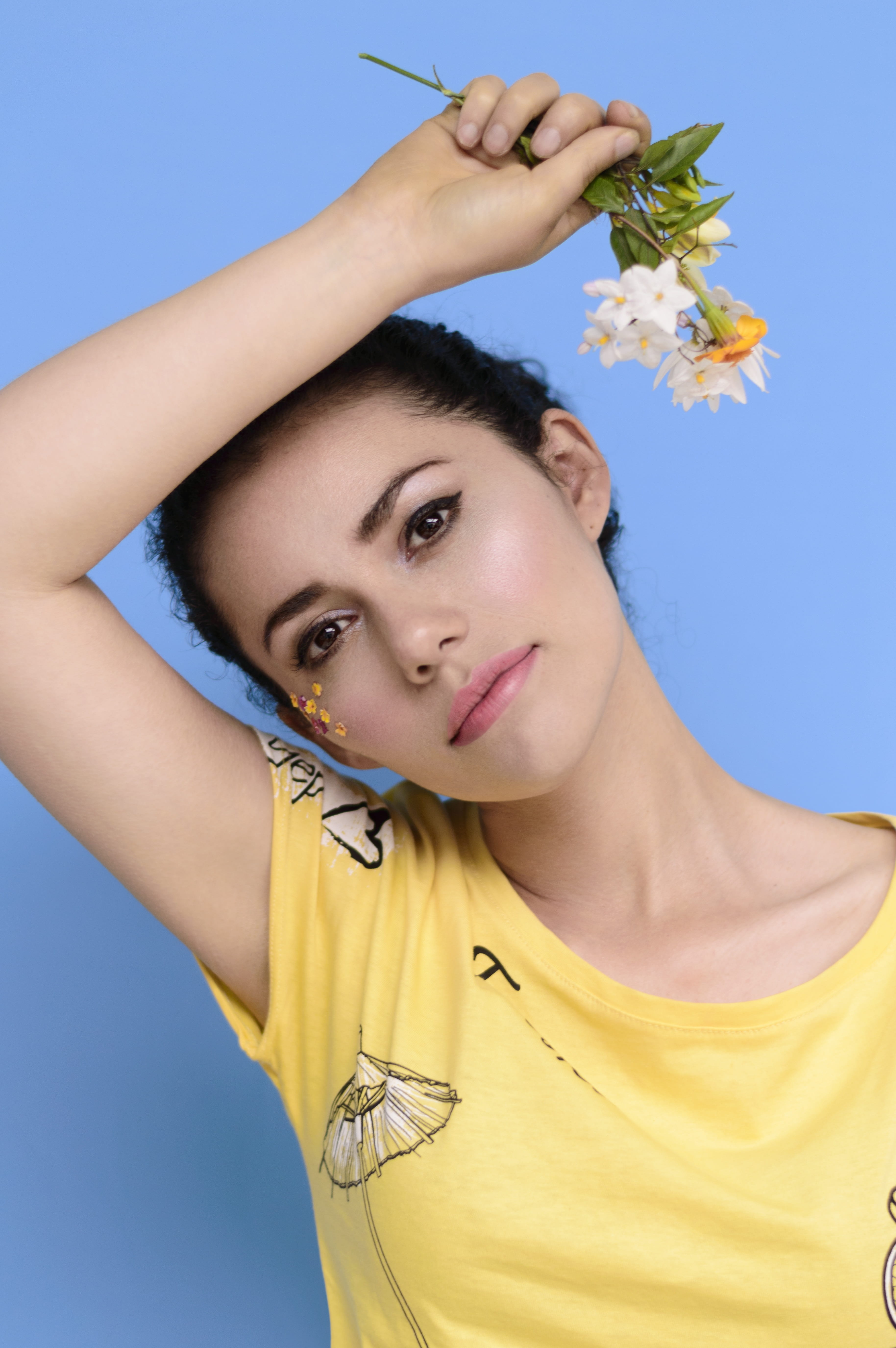 nature, flower head, young adult, flowering plant, headshot, yellow, beauty, beautiful skin, portrait, plant, plants, lifestyles, face, flowers, blue flowers, Phone HD Wallpaper