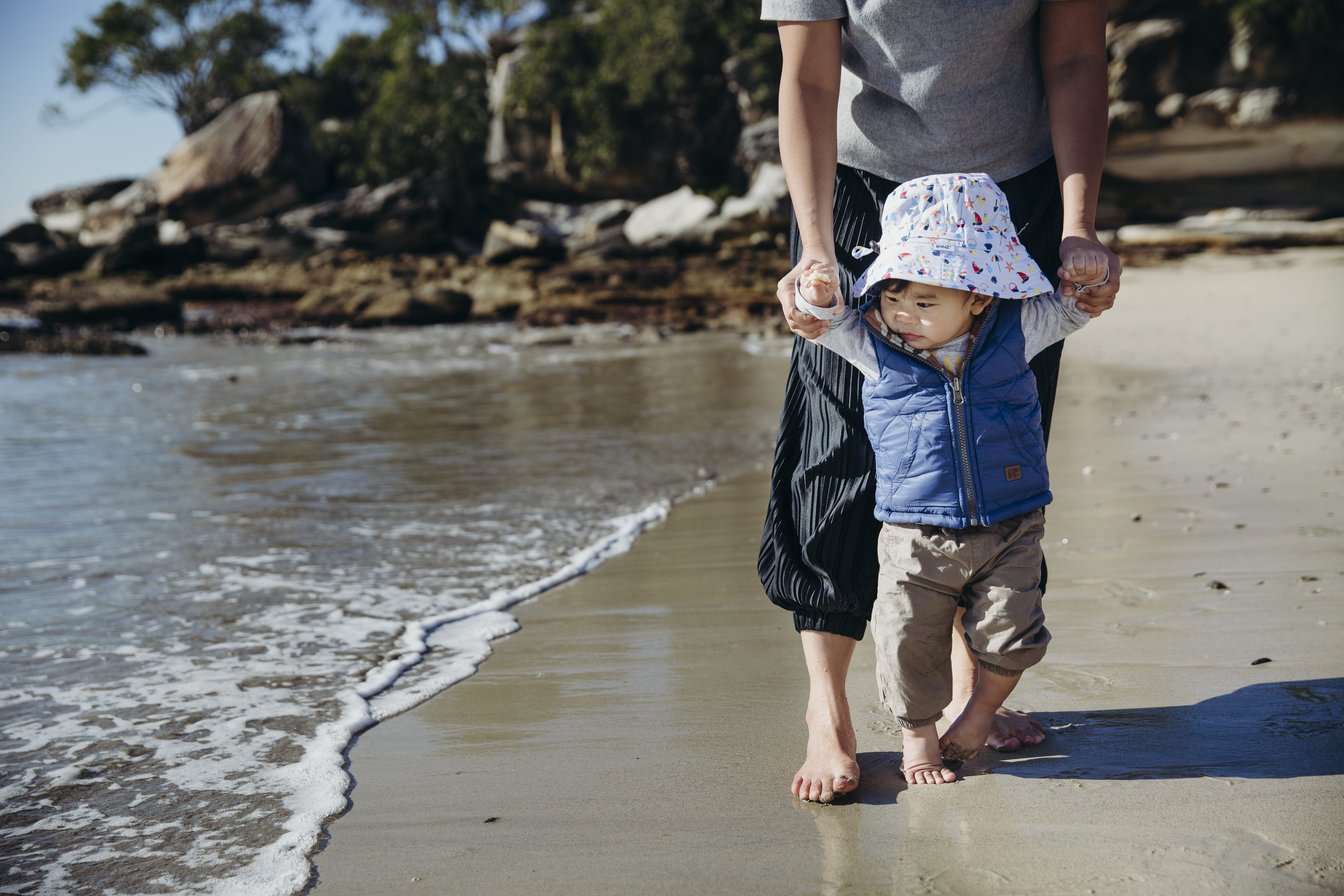 two People, loving, parent, water, relaxation, walking, standing, 5K, mother, travel Destinations, people, waters Edge, playful, vacations, seaside, summer, HD Wallpaper