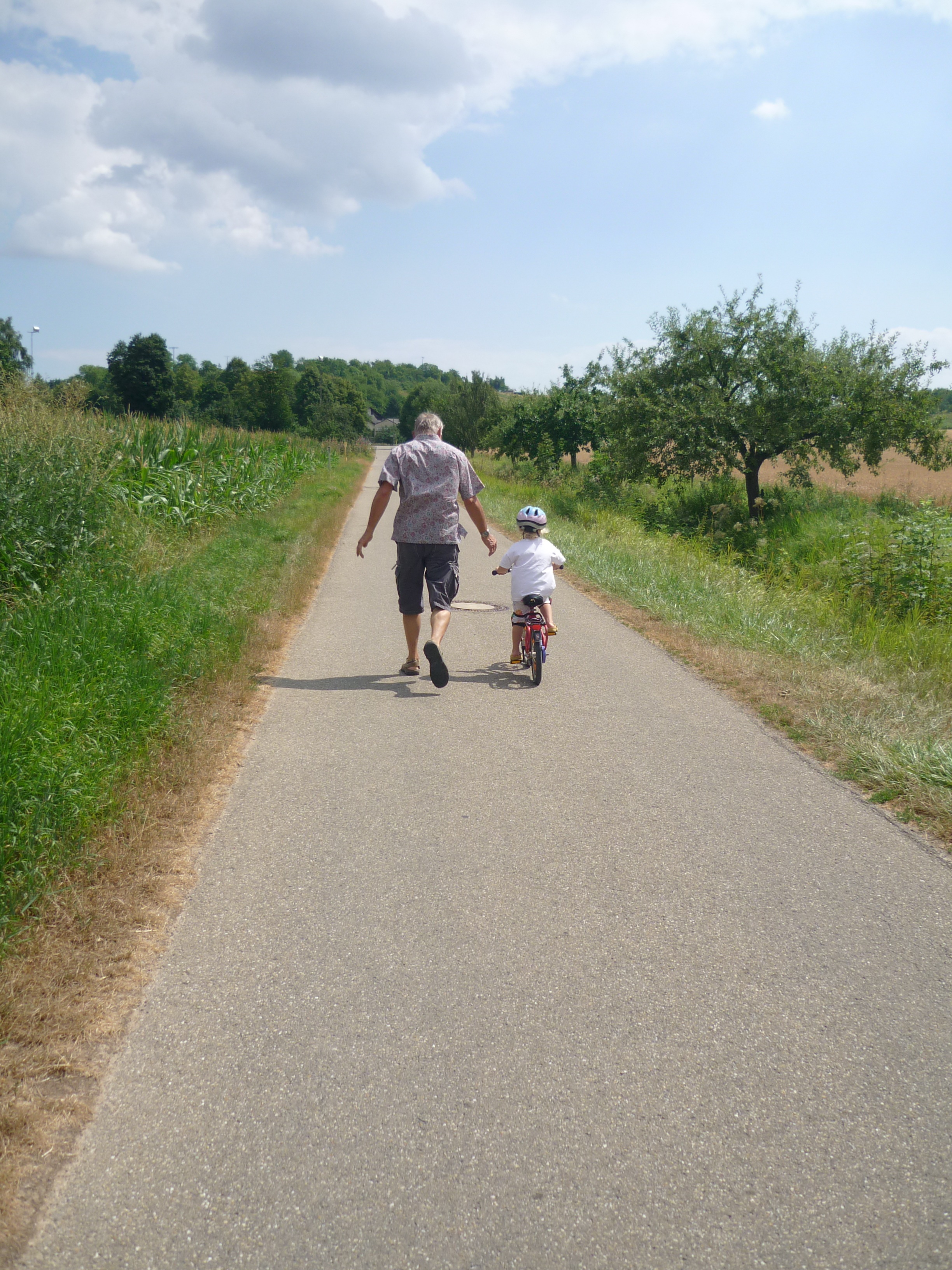two people, leisure activity, footpath, know, boys, full length, learn, the way forward, road, leisure, live, women, people, bicycle, togetherness, sport, Phone HD Wallpaper