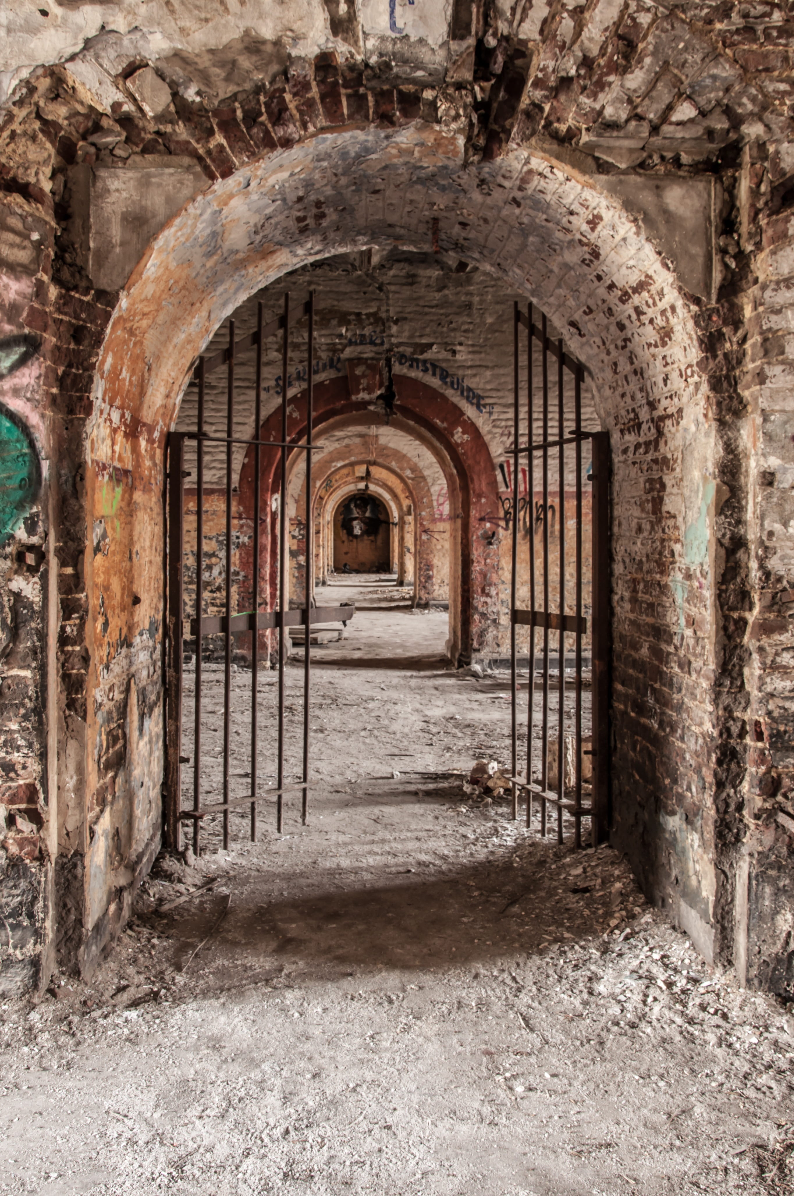castle, structure, abandoned, arch, entrance, day, house, deterioration, corridor, no people, old wall, history, bad condition, vintage wall, construction, Phone HD Wallpaper