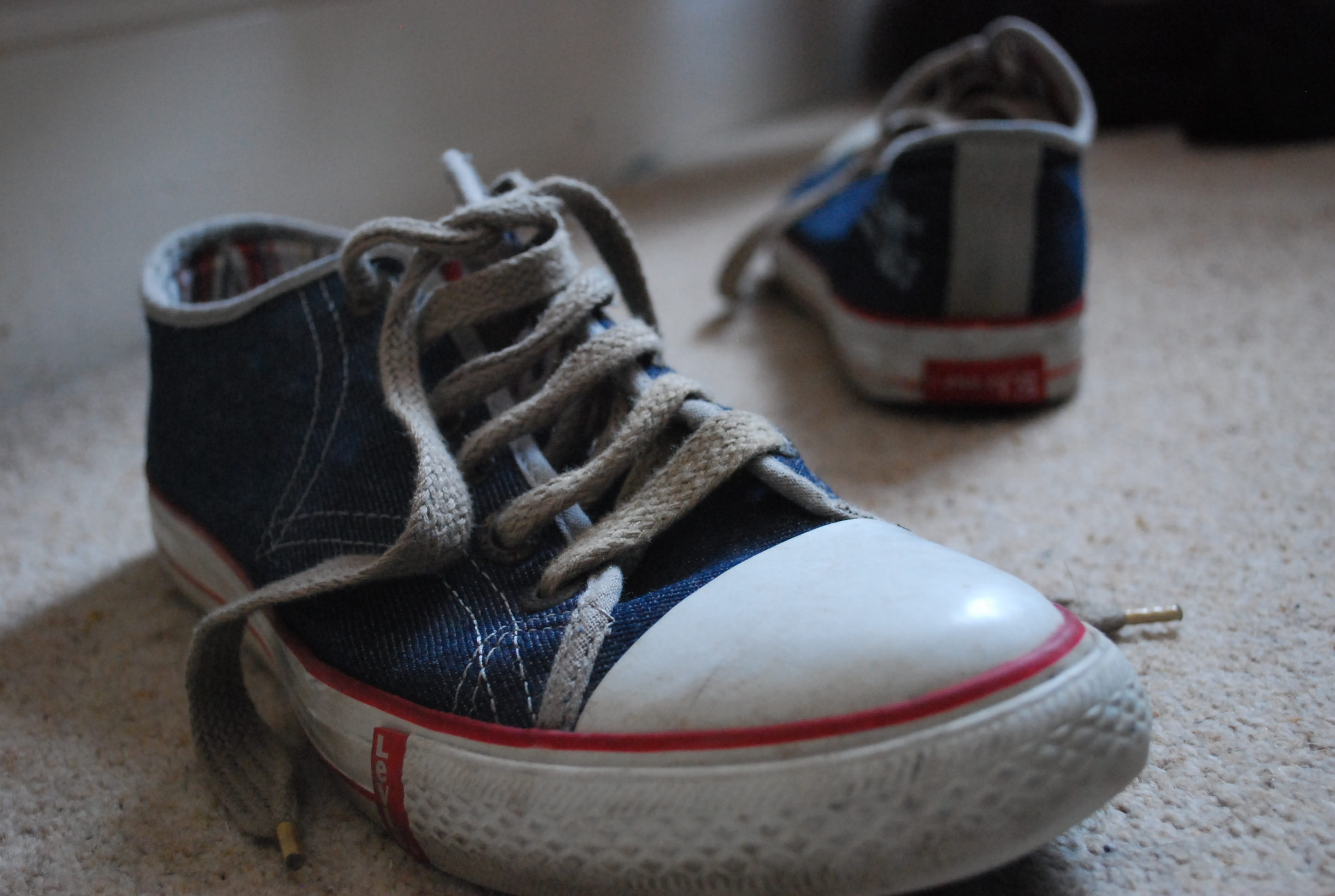 focus on foreground, dirty, no people, shoe, pair, personal accessory, compatibility, fashion, Snickers, dirt, flooring, still life, ice skate, indoors, HD Wallpaper