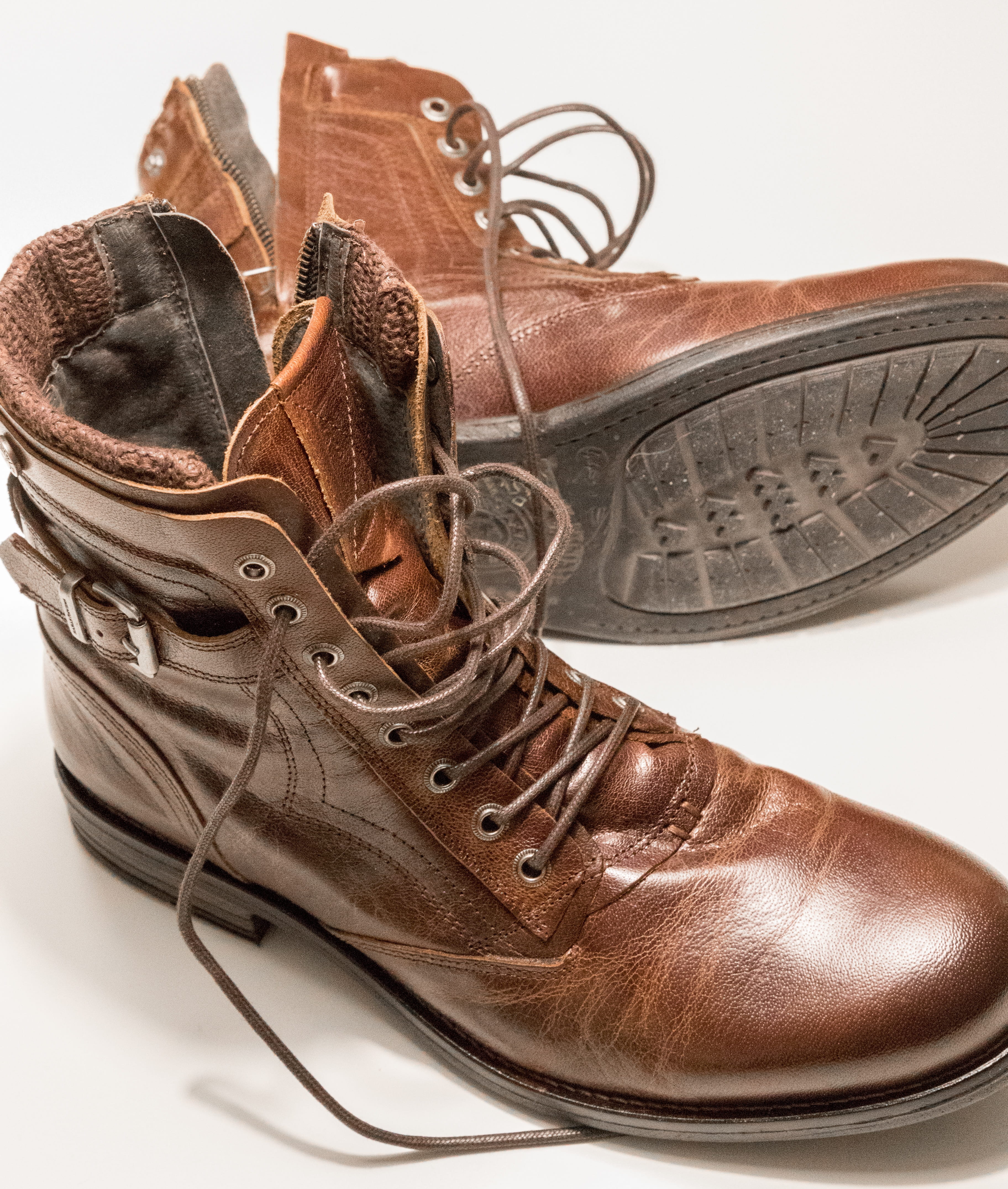 studio shot, personal accessory, footwear, retro, luxury, still life, white background, leather, wealth, male, shoelaces, fashion, new, business, 4K, shoelace, Phone HD Wallpaper
