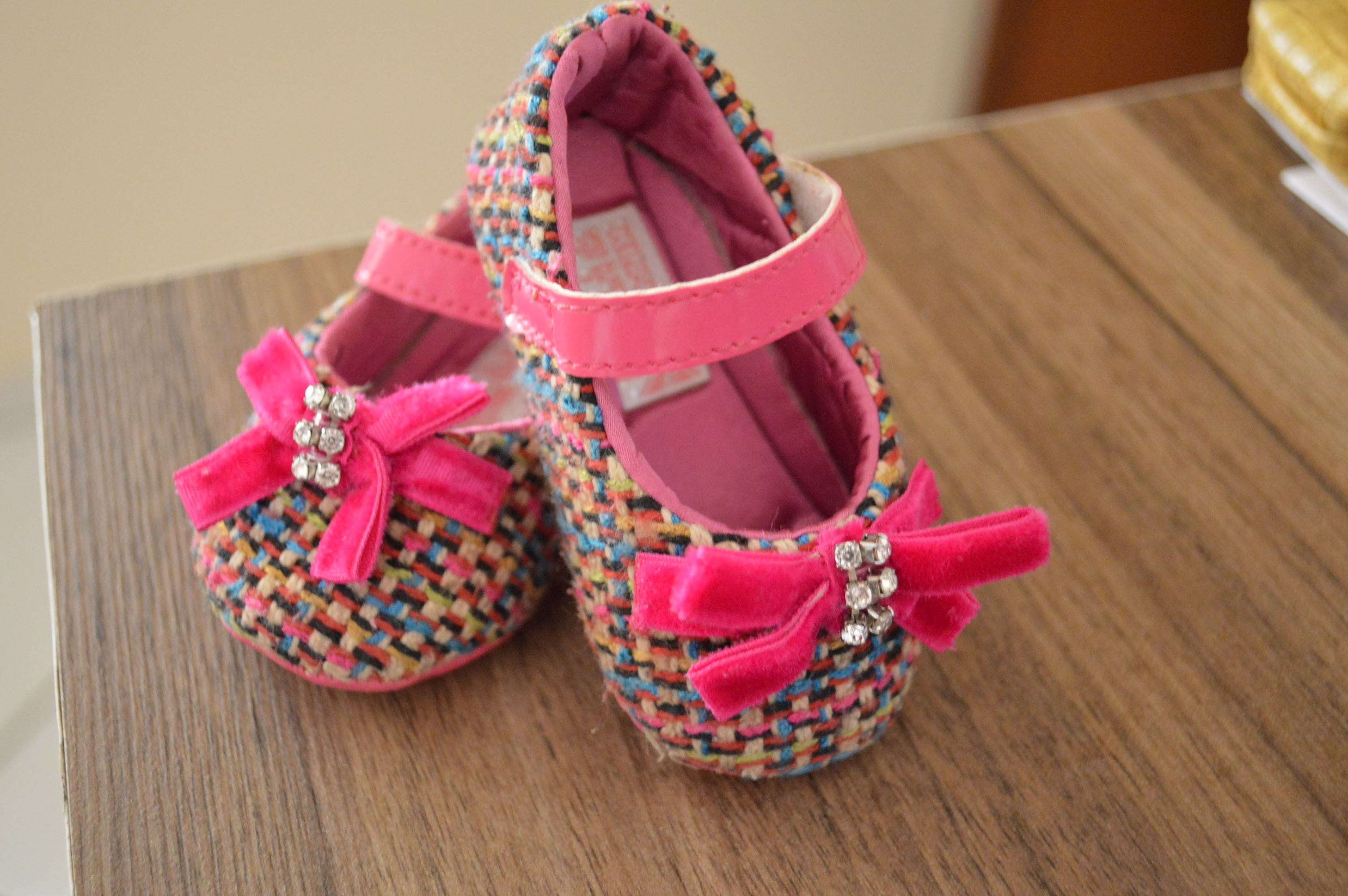 baby, no people, Shoe, small, 2K, childhood, art and craft, female, personal accessory, sandals, pair, wood - material, motherhood, Girl, food and drink, HD Wallpaper