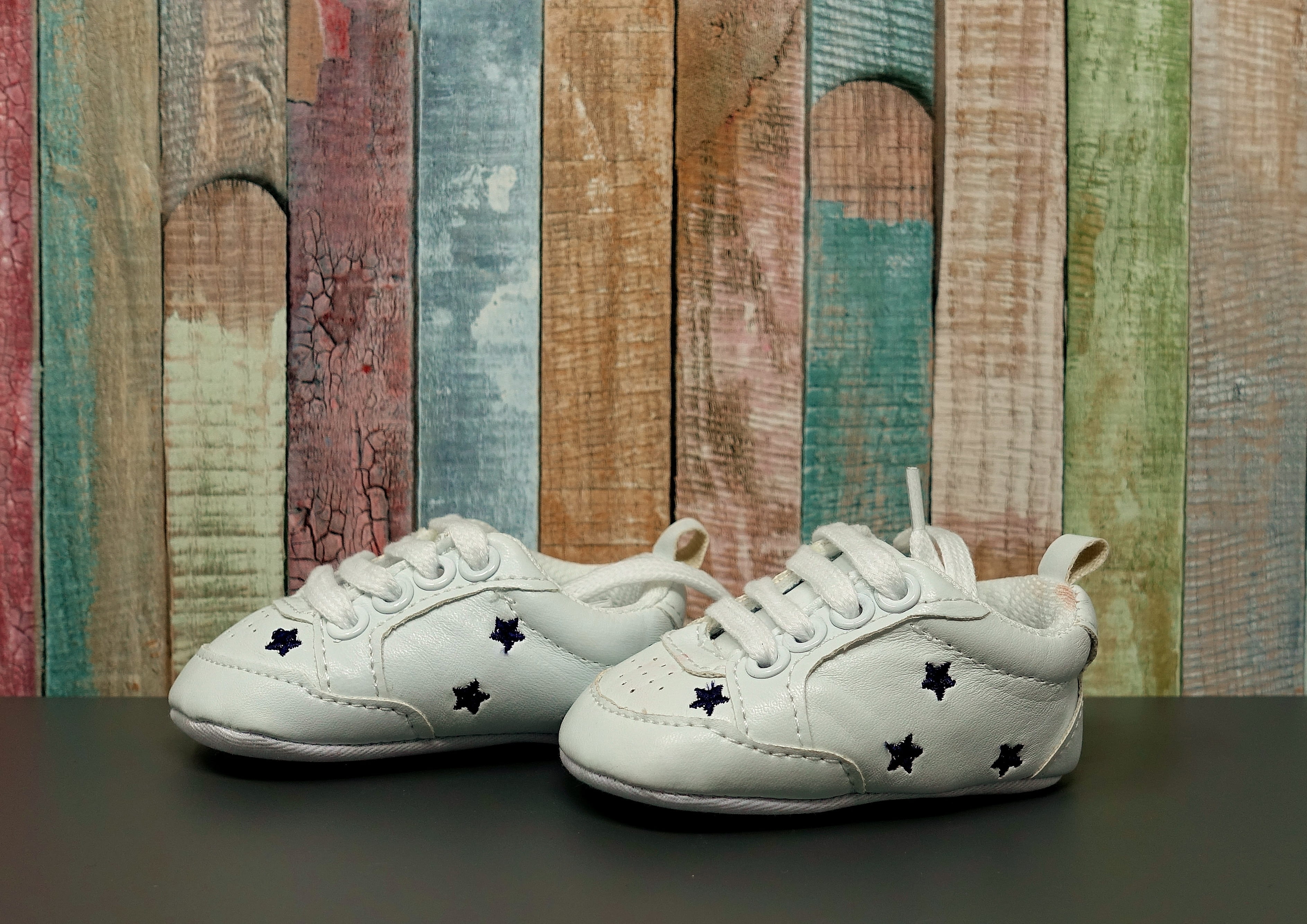 shoes, flooring, old, small, group of objects, representation, footwear, animal representation, sneakers, in a row, wood - material, white, charming, pattern, HD Wallpaper