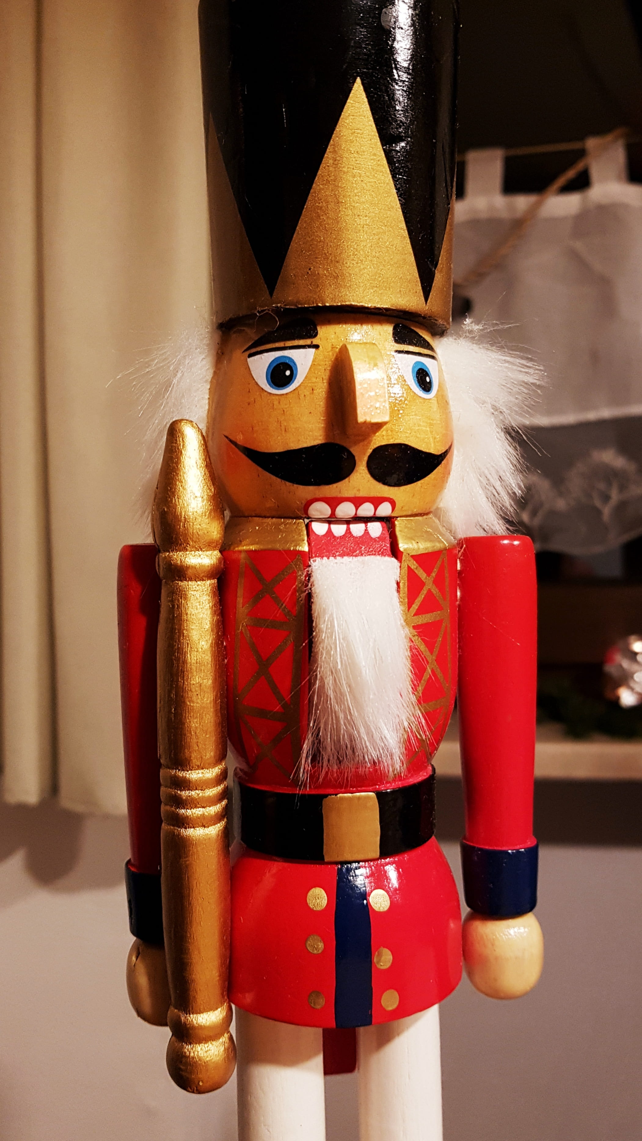 2K, indoors, christmas, close-up, nutcracker, red, single object, holzfigur, art and craft, human representation, figurine, craft, holiday, advent, decoration, Phone HD Wallpaper