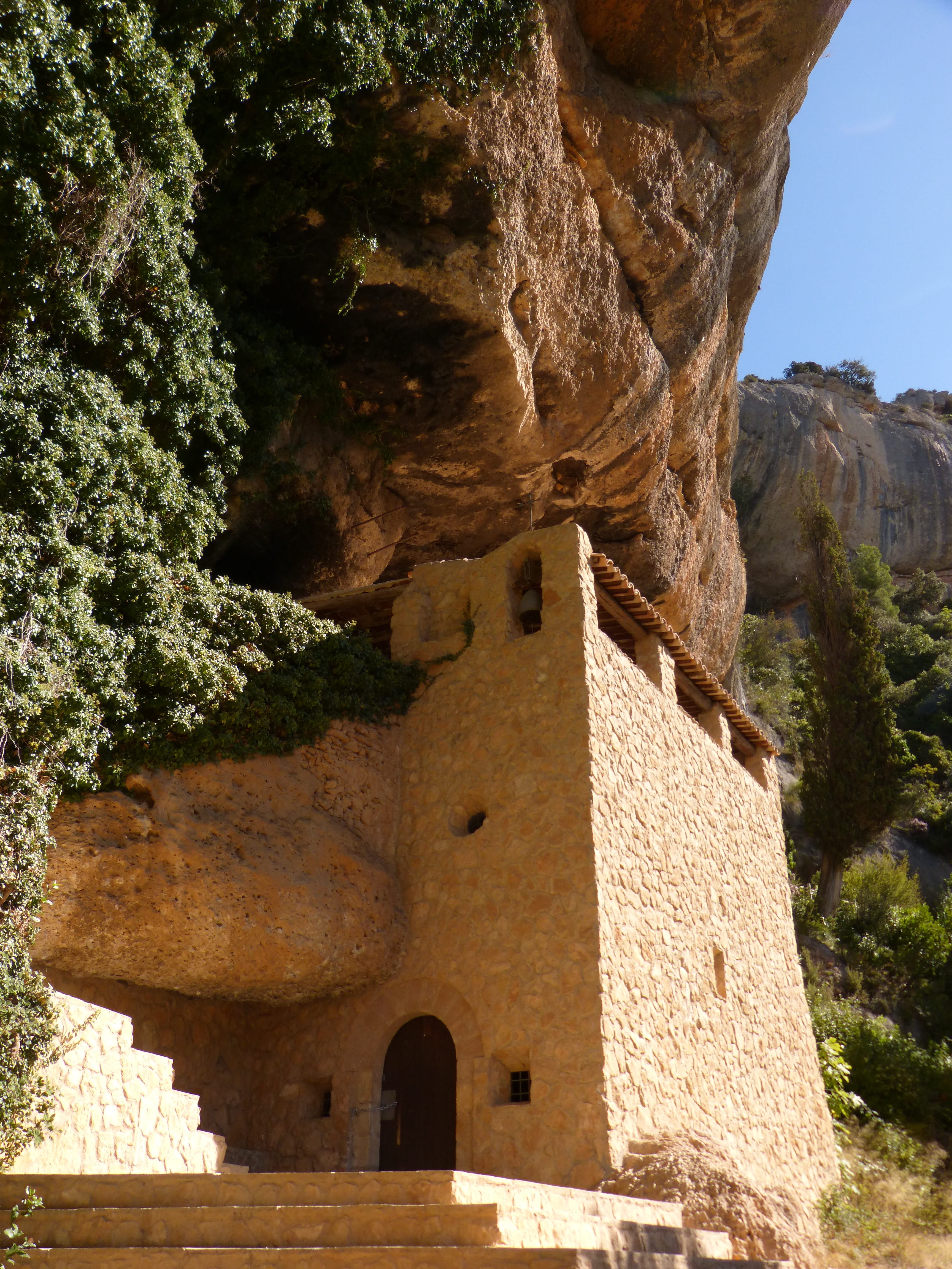 landscape, building, built structure, nature, solid, outdoors, hermitage, 4K, rock formation, travel destinations, rock - object, tourism, building exterior, Phone HD Wallpaper