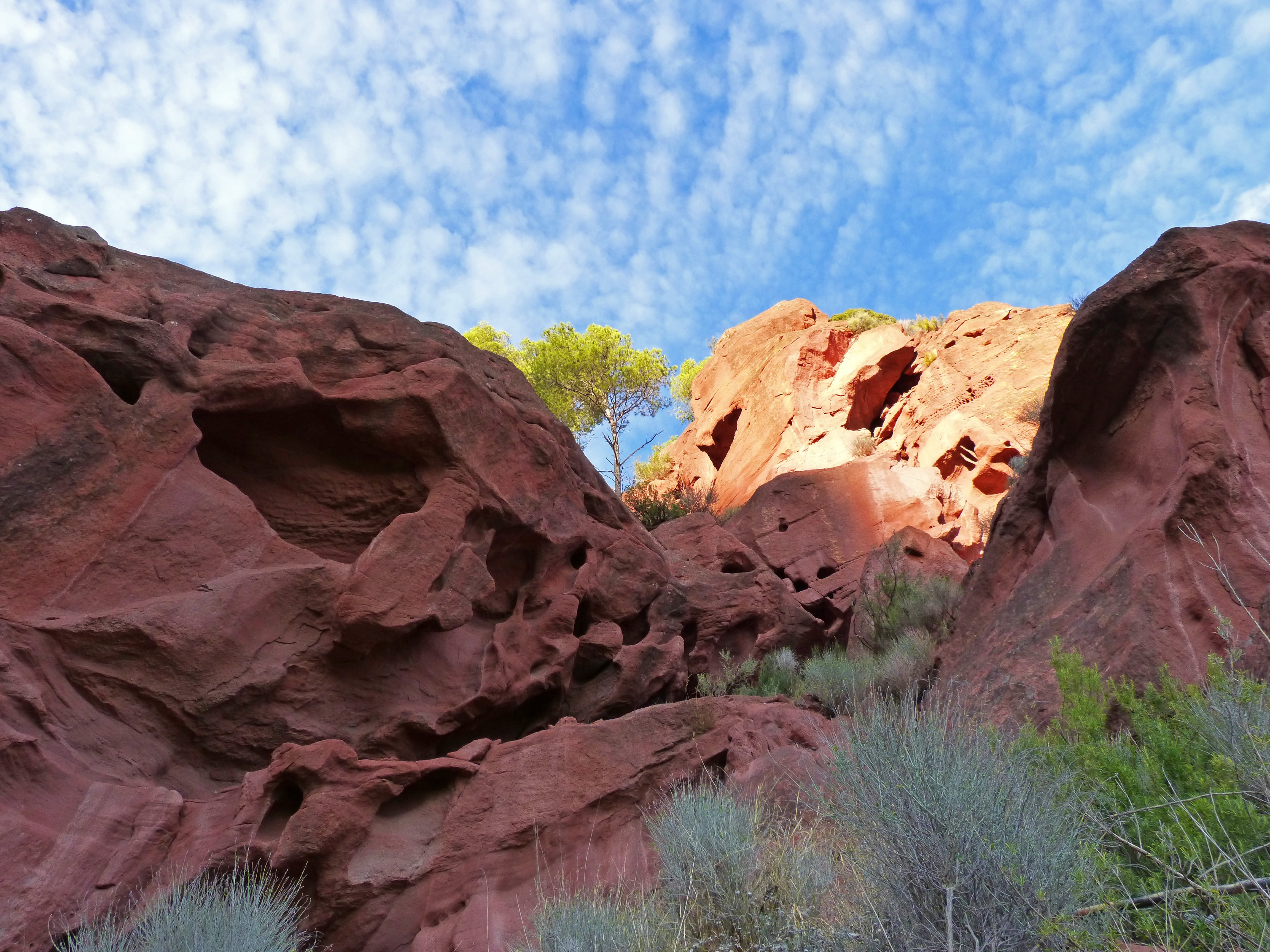 arid climate, sky, no people, 4K, beauty in nature, outdoors, priorat, red sandstone, desert, formation, utah, caves, uSA, eroded, red, montsant, non-urban scene, HD Wallpaper