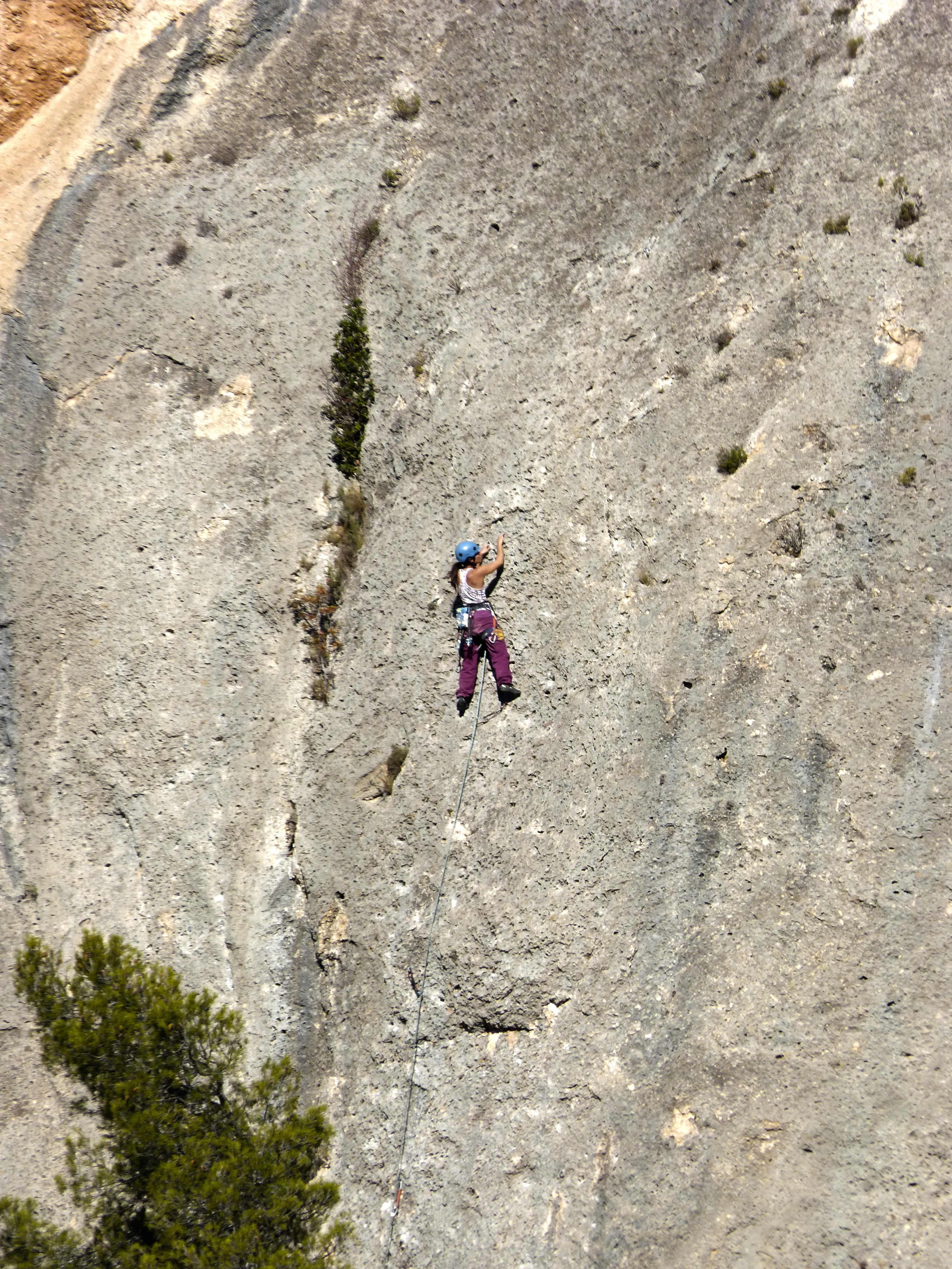 priorat, montsant, climbing, rock - object, climbers, harness, scalar, people, effort, high angle view, sunlight, lifestyles, real people, 4K, outdoors, Phone HD Wallpaper