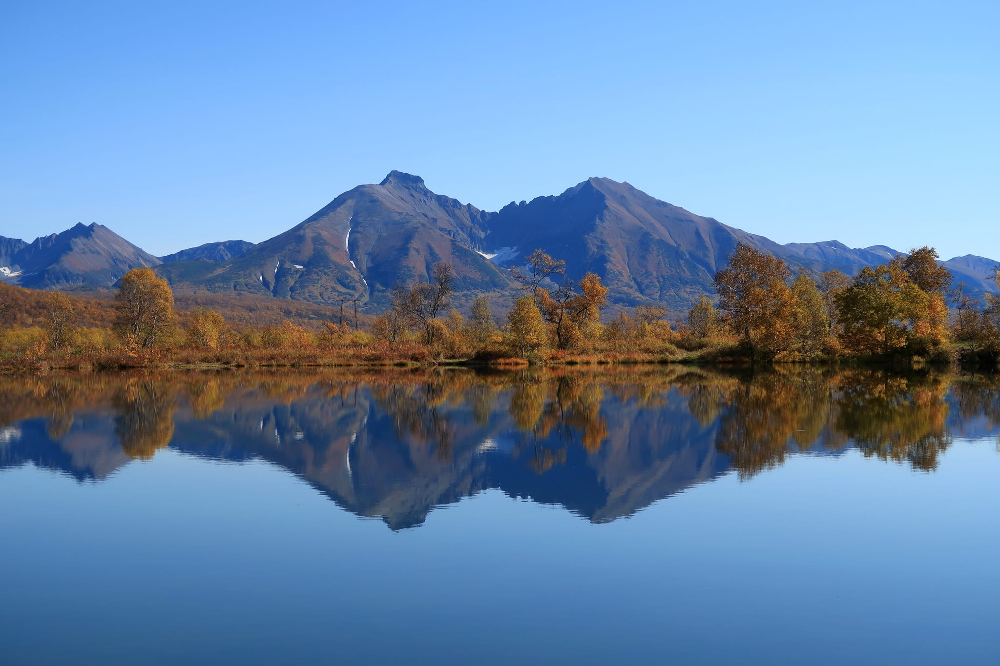smooth surface, landscape, outdoors, idyllic, snowcapped mountain, trees, mountain range, body of water, tranquility, reflection, autumn, golden autumn, HD Wallpaper