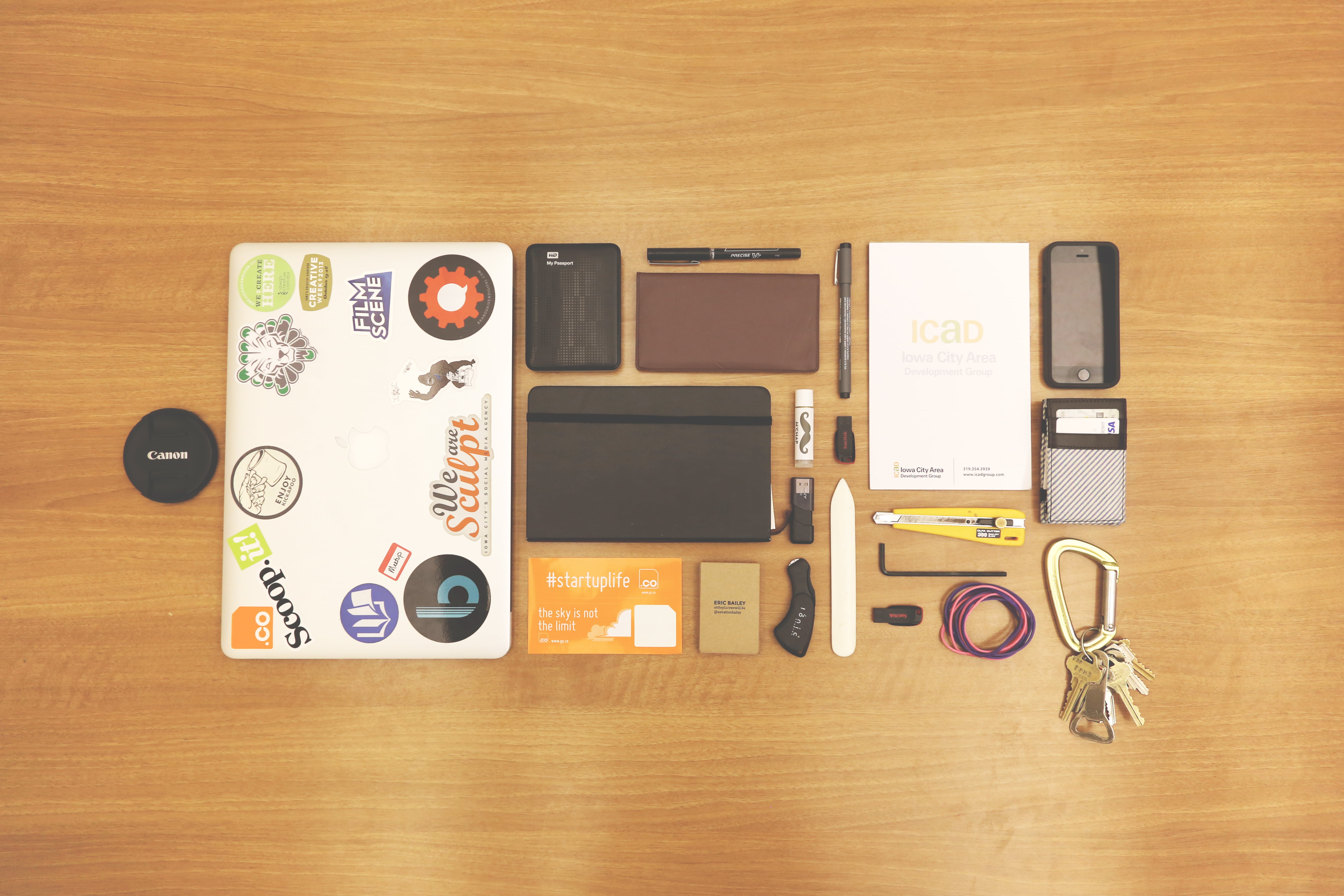connection, startups, indoors, arts culture and entertainment, tablet, macbook, steel, wood, old-fashioned, wooden, black, pens, computer, silver colored, HD Wallpaper