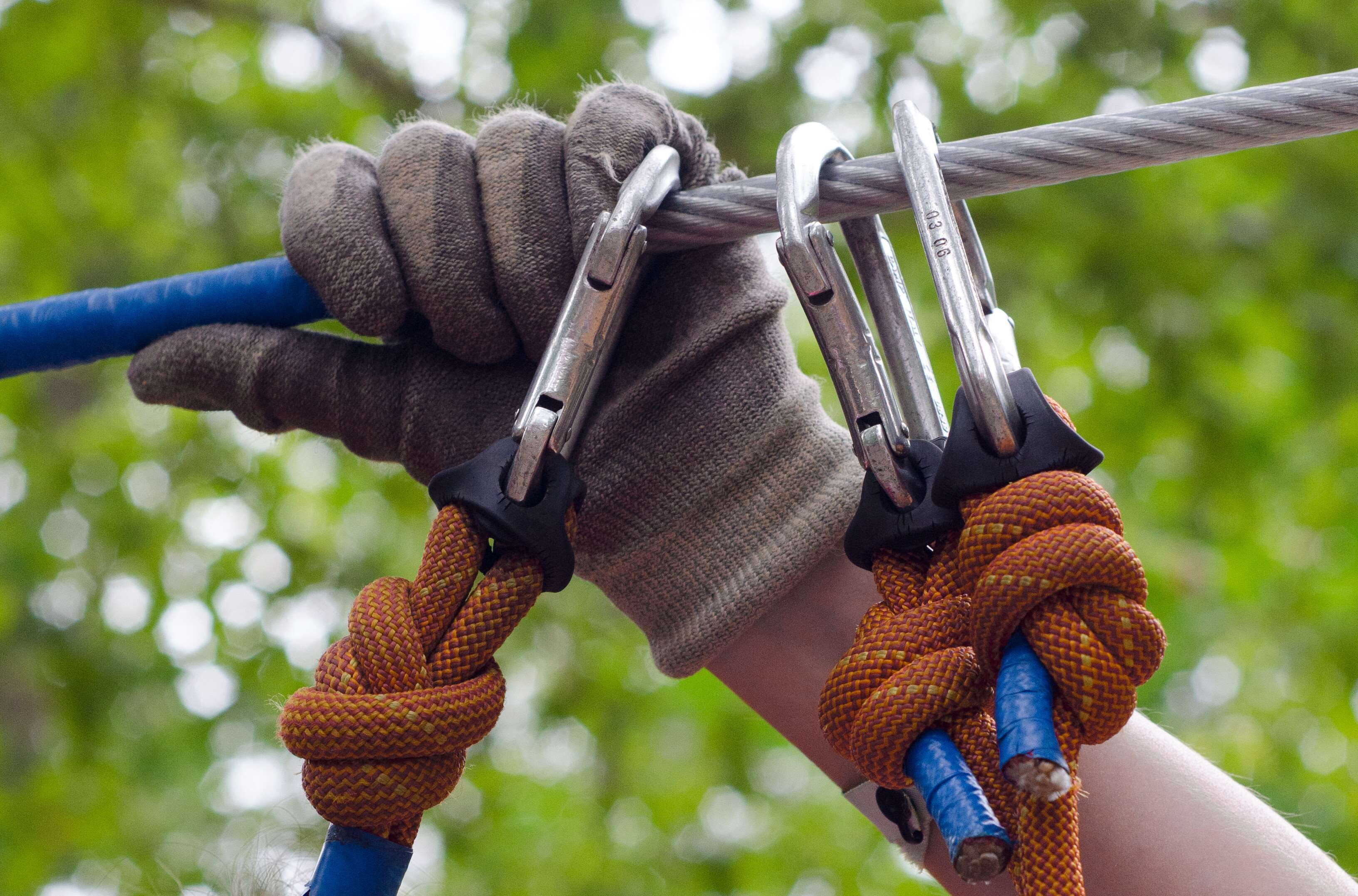 close up, strength, attached, nature, 2K, glove, tree, outdoors, security, rappelling, day, gloves, plant, safety, clothing, metal, protection, hand, rope, HD Wallpaper