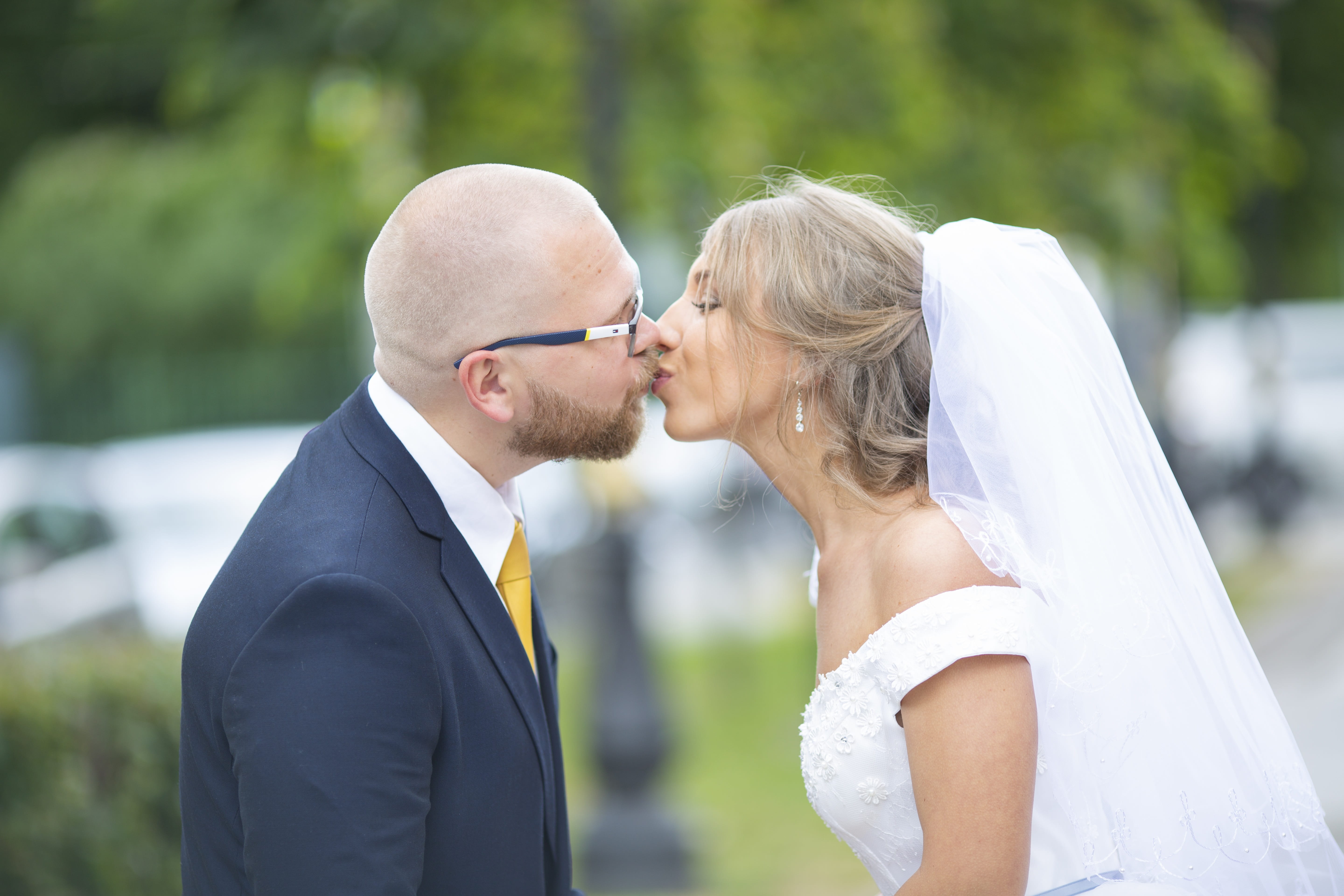 happiness, emotion, celebration, kiss, wife, outdoors, summer, just married, wedding dress, fata, men, togetherness, bride, couple - relationship, nature, HD Wallpaper