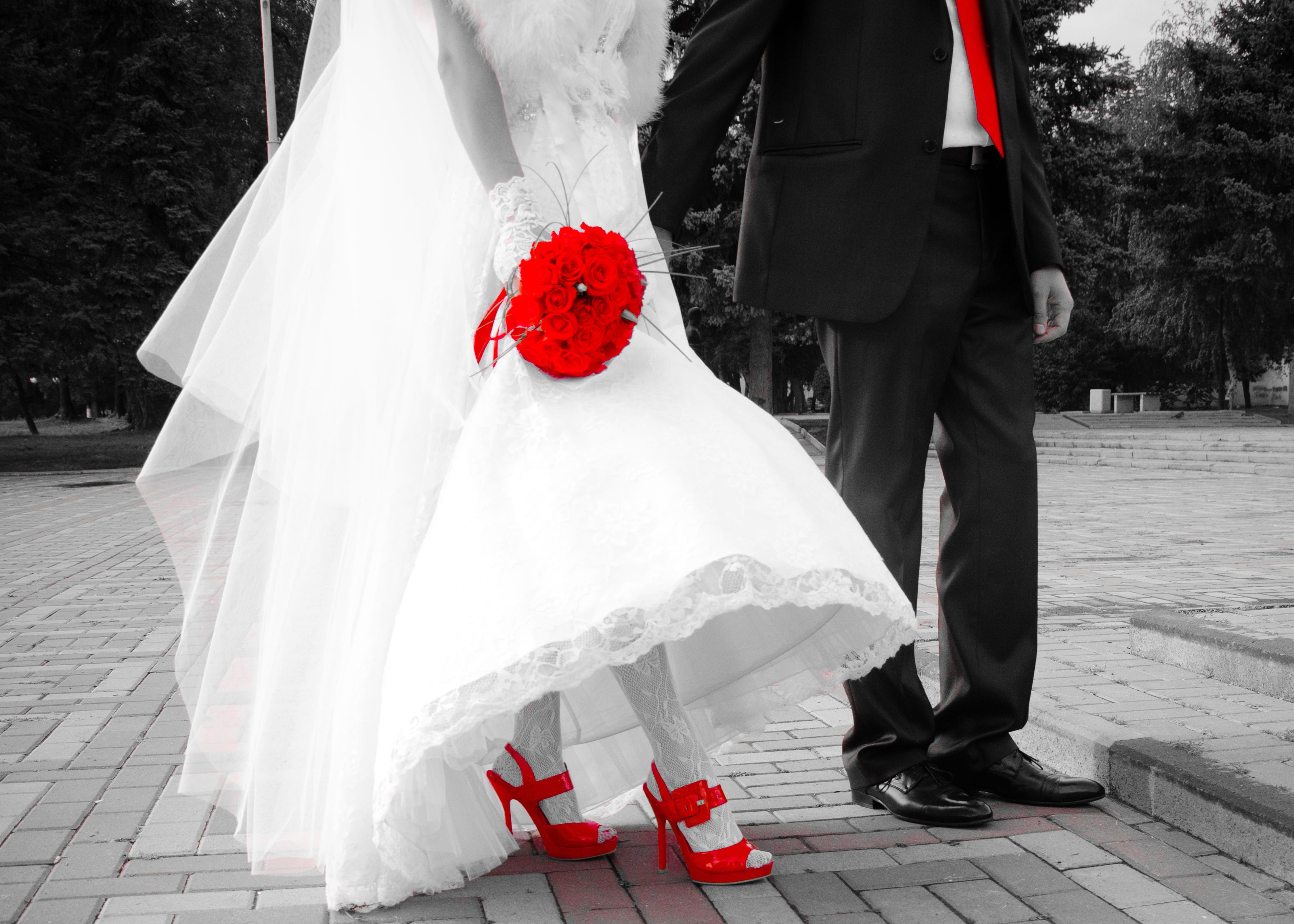 stroll, wedding, adult, one man only, real people, wedding ceremony, selective, one person, dress, couple, red roses, trees, outdoors, color, necktie, sweethearts, HD Wallpaper