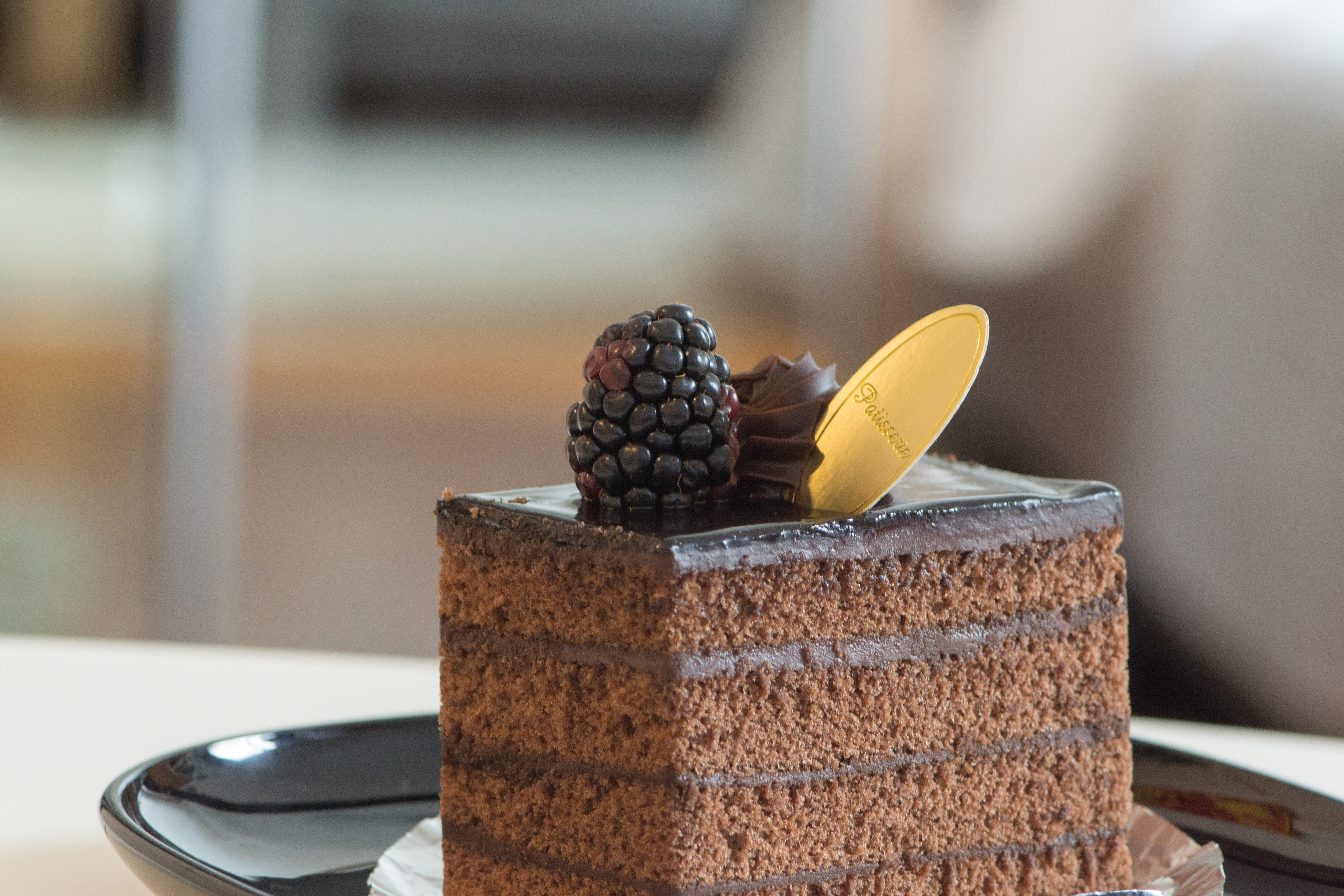 focus on foreground, cream, freshness, baked, temptation, berry, baking, tasty, cake, healthy eating, sweet food, 4K, food and drink, sweet, no people, HD Wallpaper