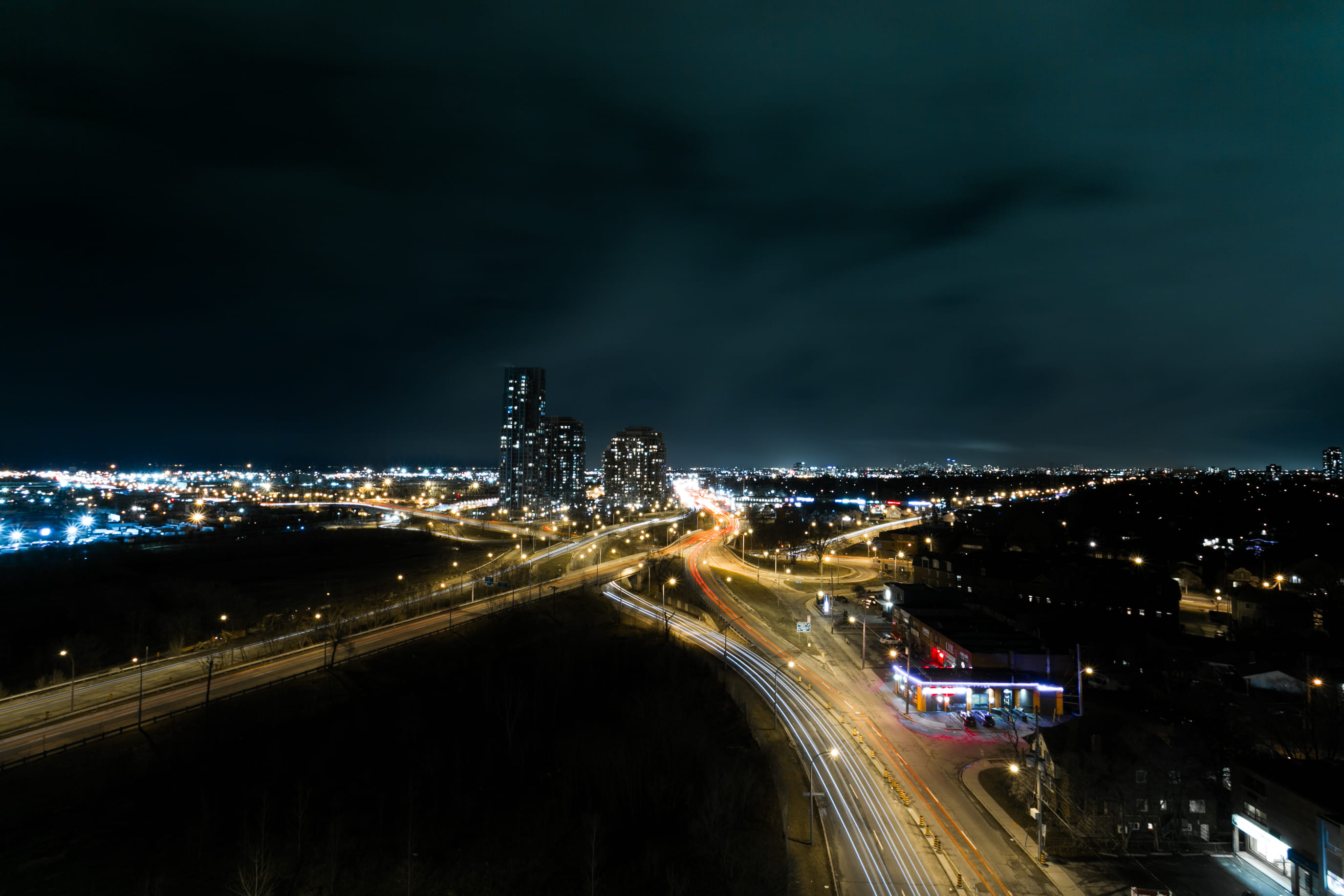 skyline, night, transportation, building exterior, skyscraper, no people, high angle view, toronto, road, architecture, 2K, multiple lane highway, long exposure, HD Wallpaper