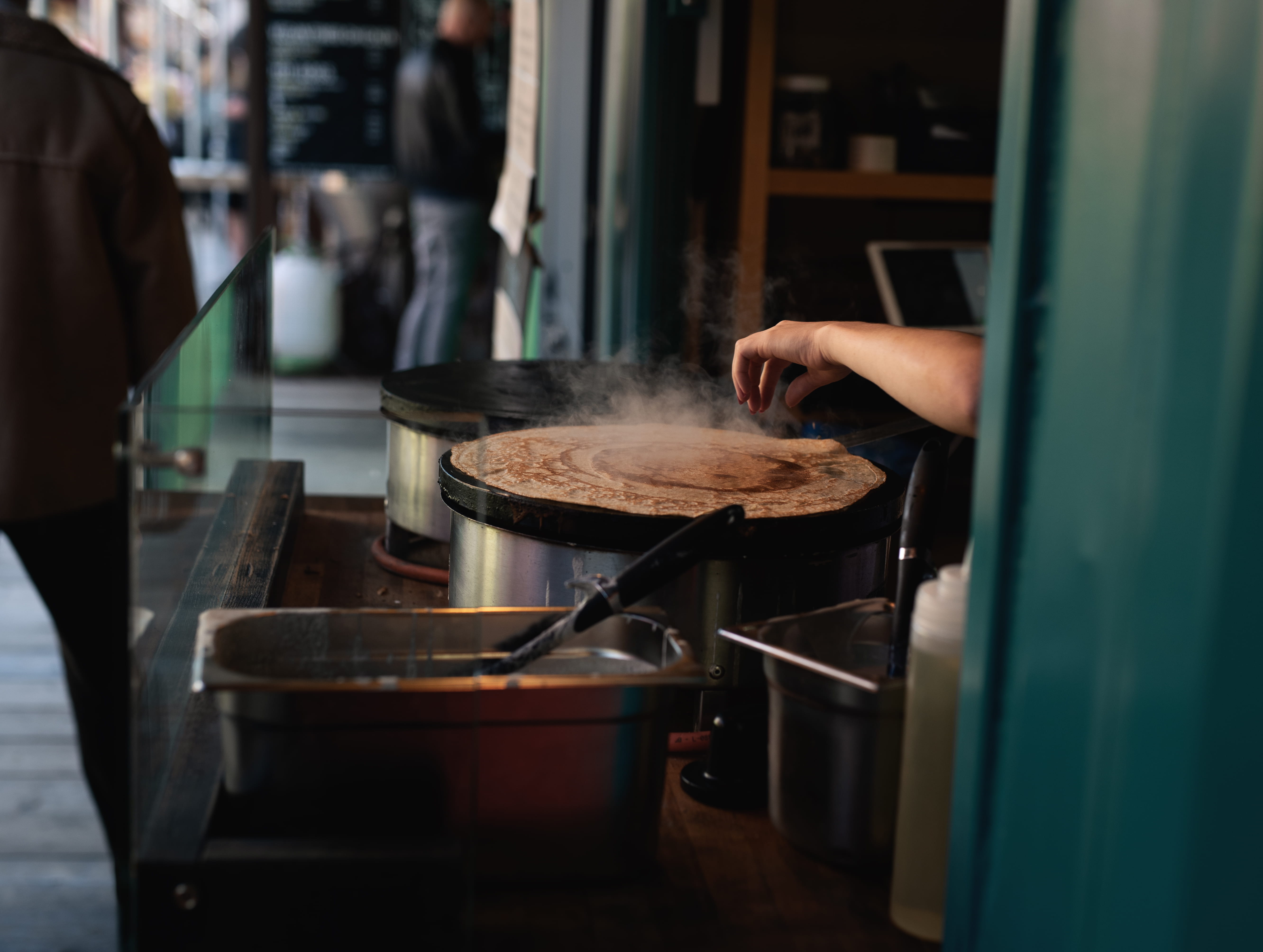 freshness, kitchen utensil, shelf, wood, appliance, food, body part, heat - temperature, pot, real people, england, cornbread, hand, human body part, food court, HD Wallpaper