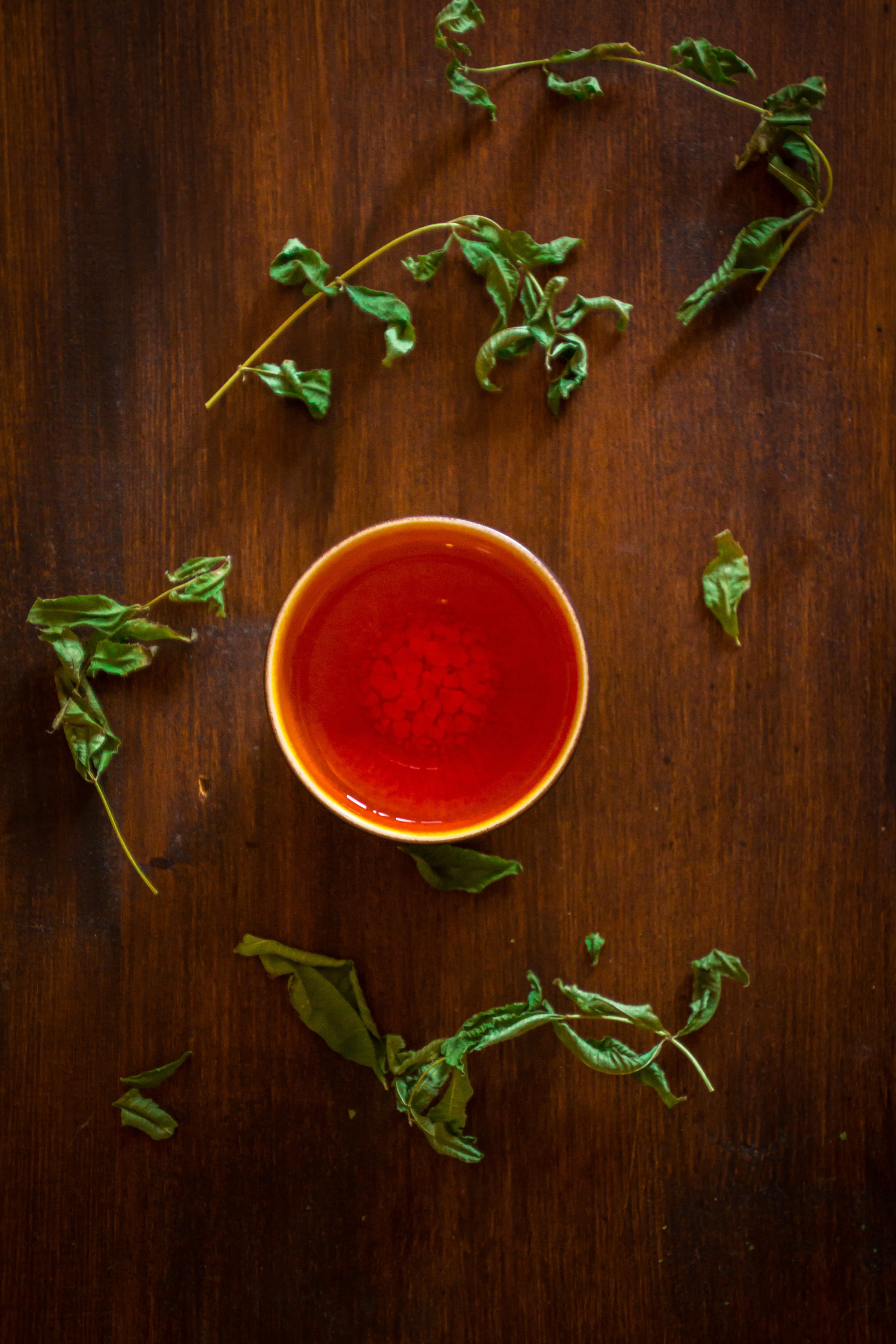 porcelain, mint leaf - culinary, teacup, plants, freshness, hot drink, healthy eating, green color, indoors, surface, red water, food and drink, brown, Phone HD Wallpaper