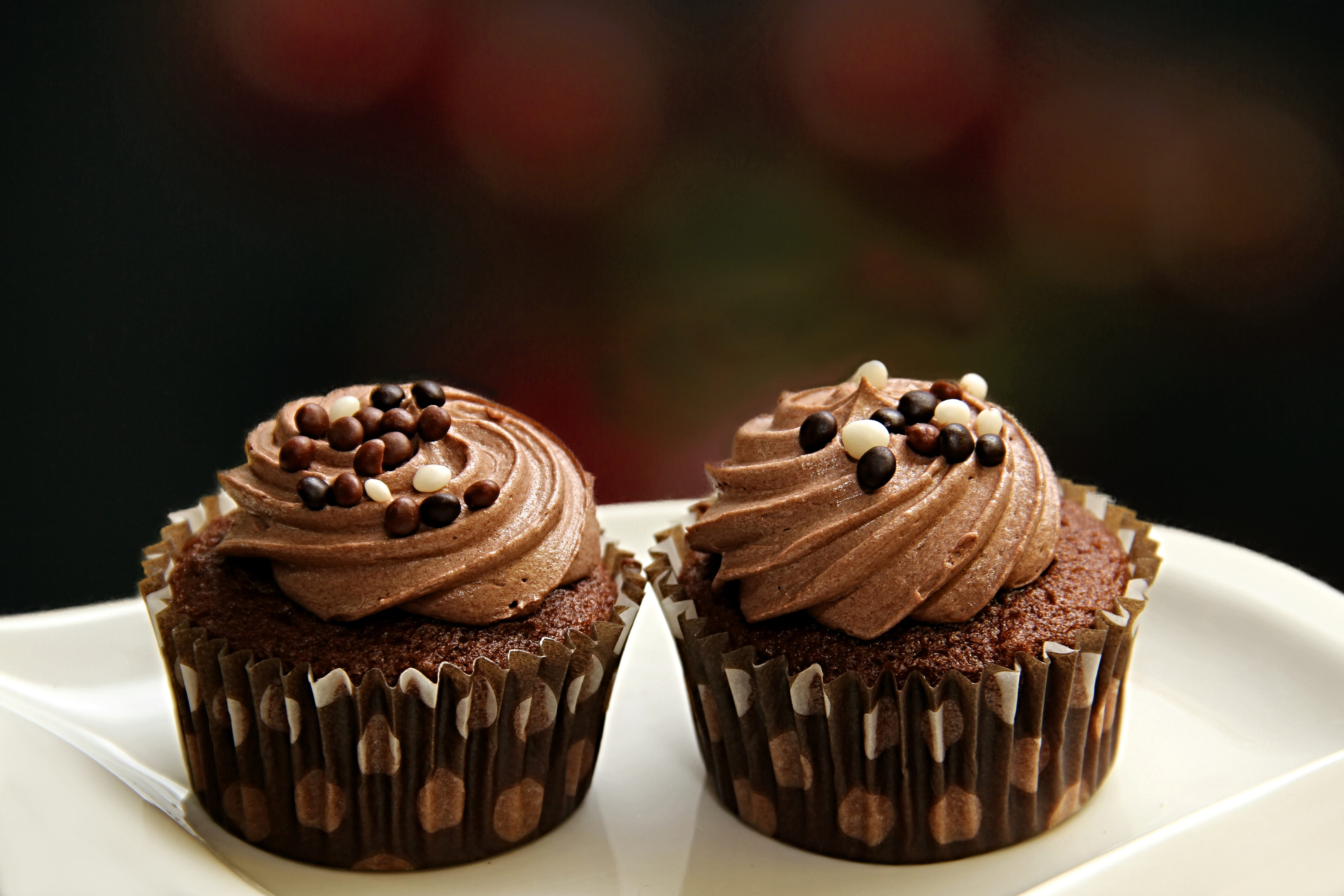 white, sweet, dough, unhealthy eating, 5K, dessert, cocoa, still life, baked pastry item, delicious, sugar, beads, chocolate cake, no people, icing, sweet food, HD Wallpaper