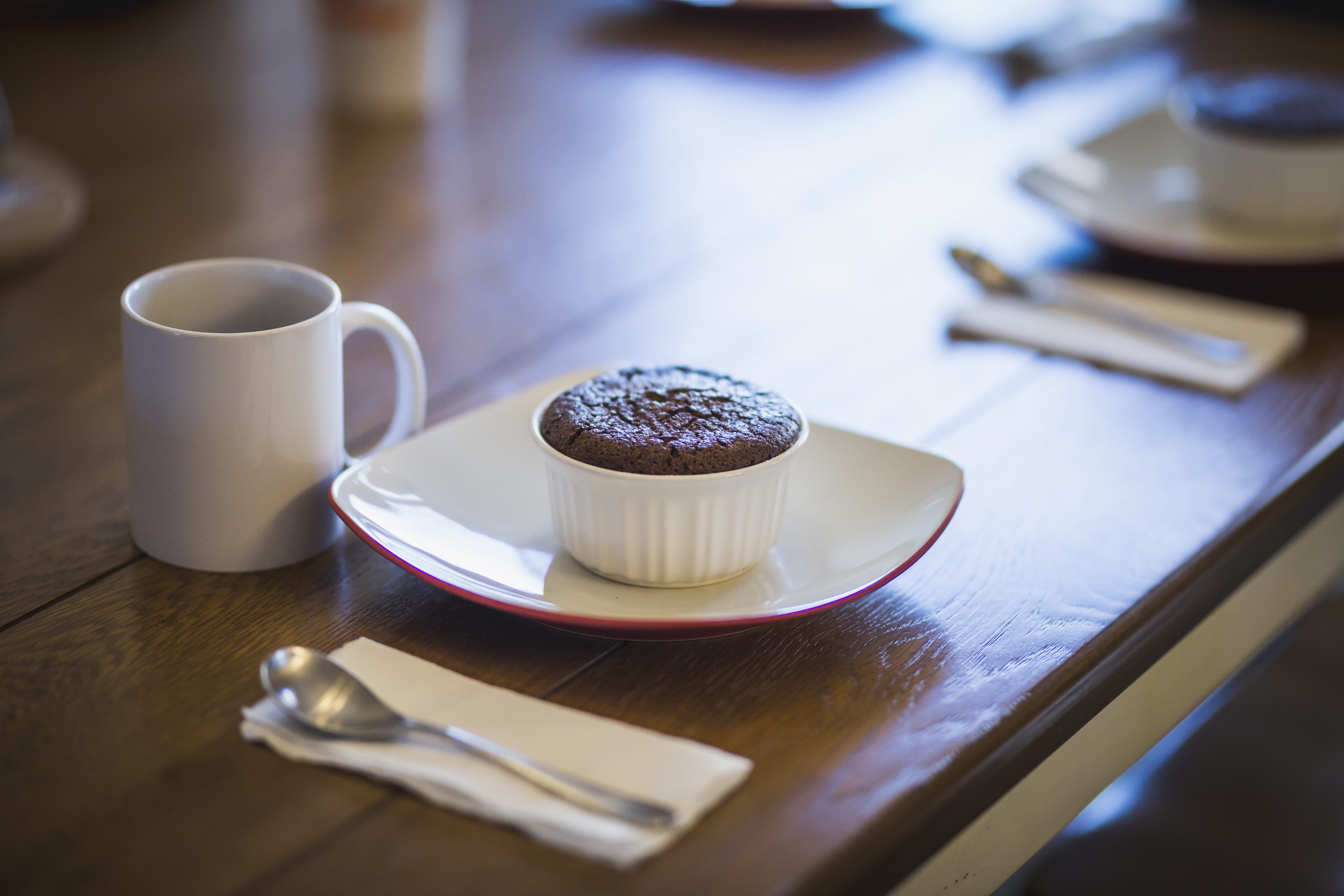 drink, temptation, table, beside, cupcake, ramekin, freshness, 5K, kitchen utensil, no people, chocolate, cream, selective focus, cake, furniture, sweet food, HD Wallpaper