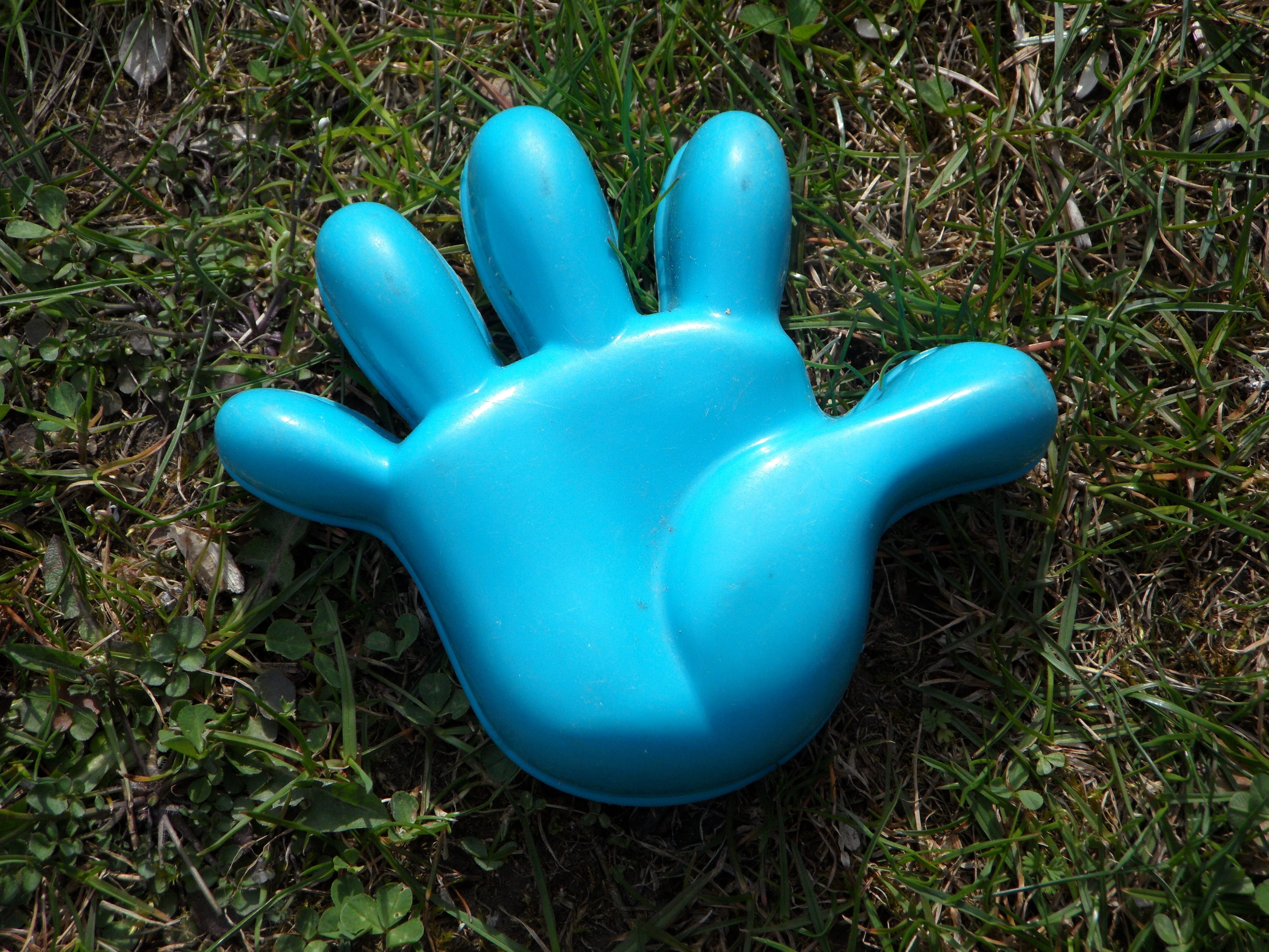 shape, field, close-up, grass, finger, no people, green color, toys, sand mold, hand, toy, high angle view, land, single object, plant, moulds, plastic, HD Wallpaper