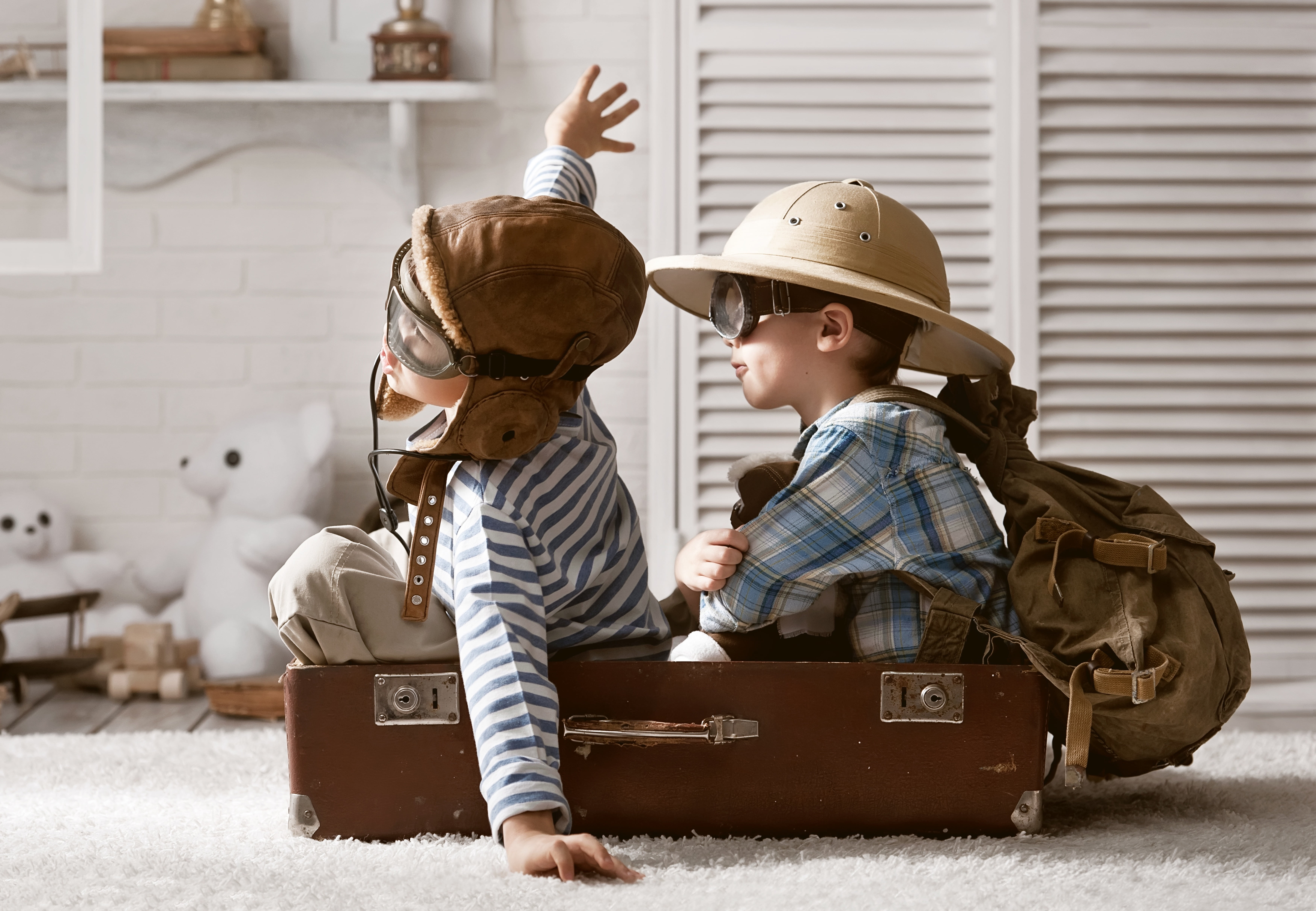 glasses, wooden, bonding, brown, military, smiling, child, boys, tourist, the game, hat, fun, childhood, cheerful, happiness, girls, airplane, bears, travel, HD Wallpaper