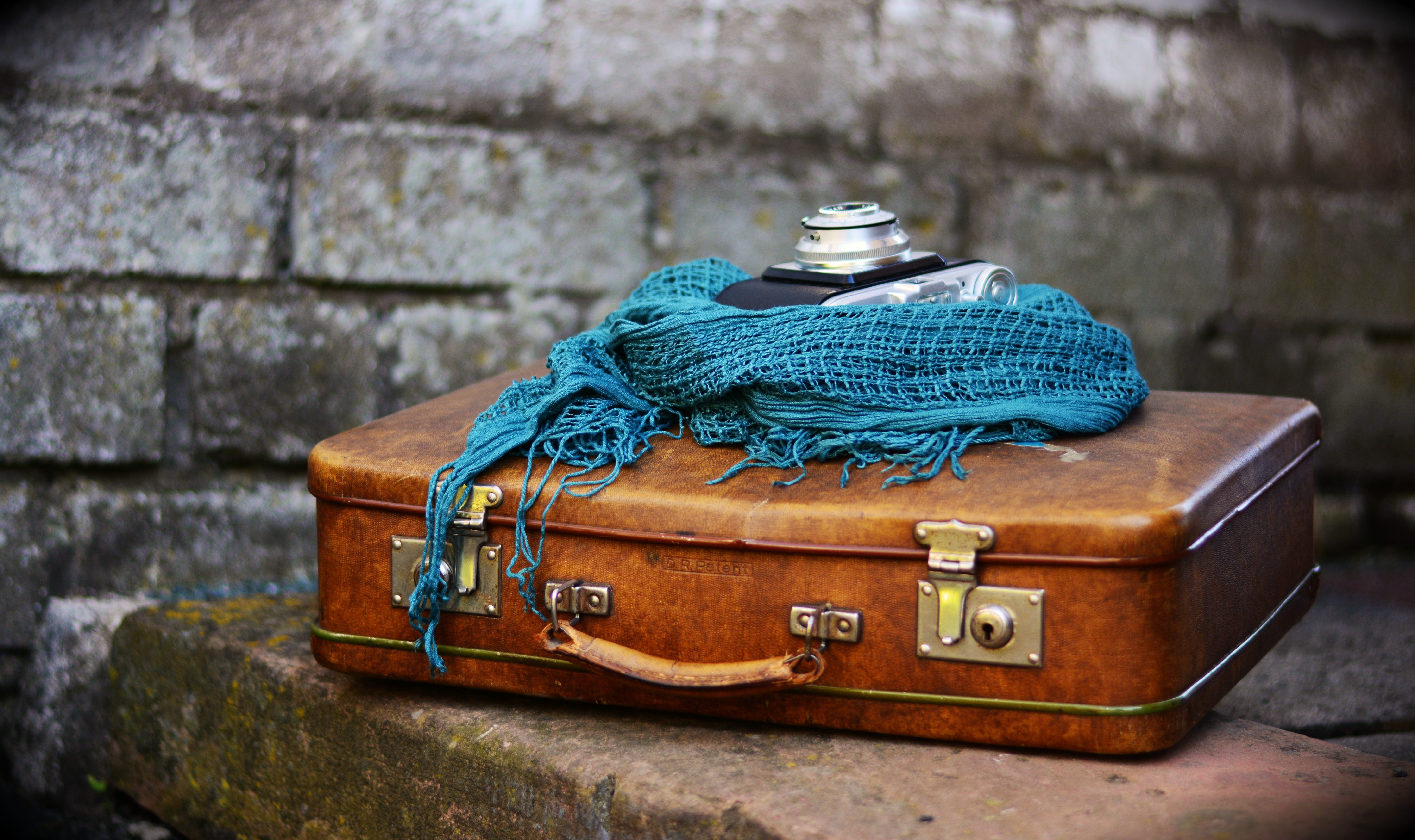 focus on foreground, photography, wall, briefcase, still life, lapsed, indoors, focus, no people, variation, blue, selective, travel, bag, day, retro Styled, HD Wallpaper