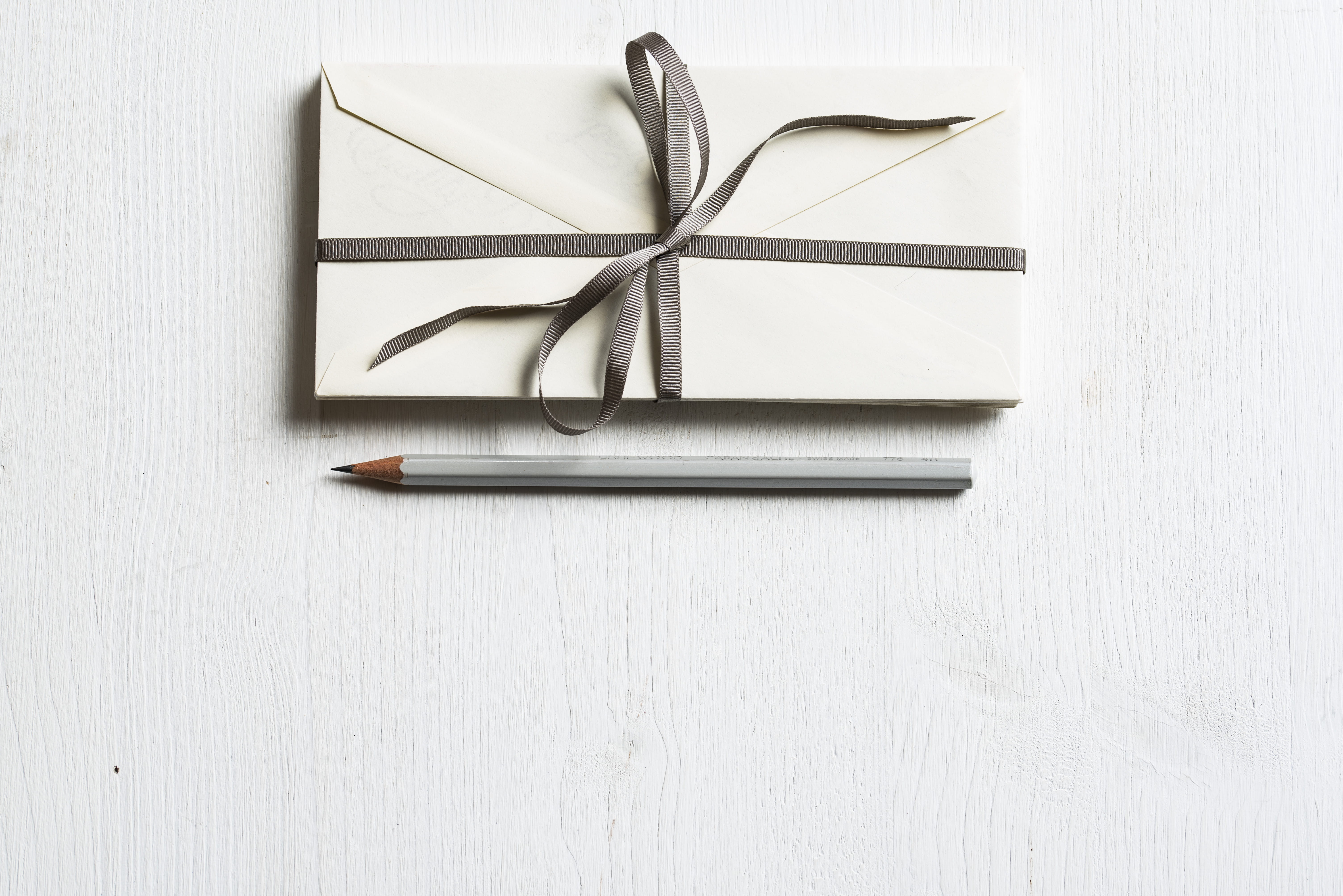 creativity, top, white color, pattern, simplicity, gray, studio shot, art and craft, letter, two objects, day, indoors, white background, still life, pencil, HD Wallpaper