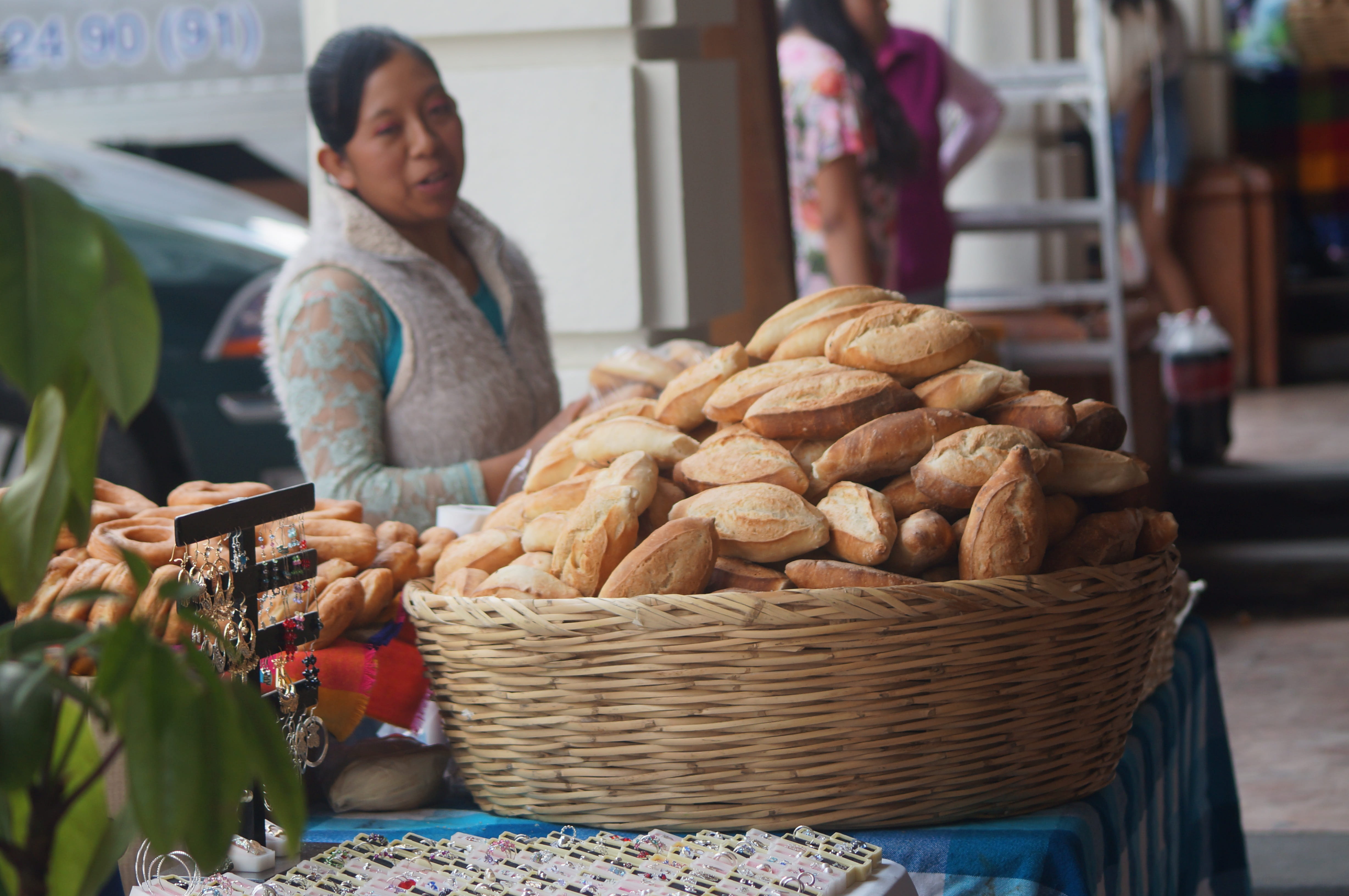 incidental people, tasty, adult, outdoors, small business, bread, 4K, food, home, one person, freshness, retail display, bobbin lace, container, bake, HD Wallpaper