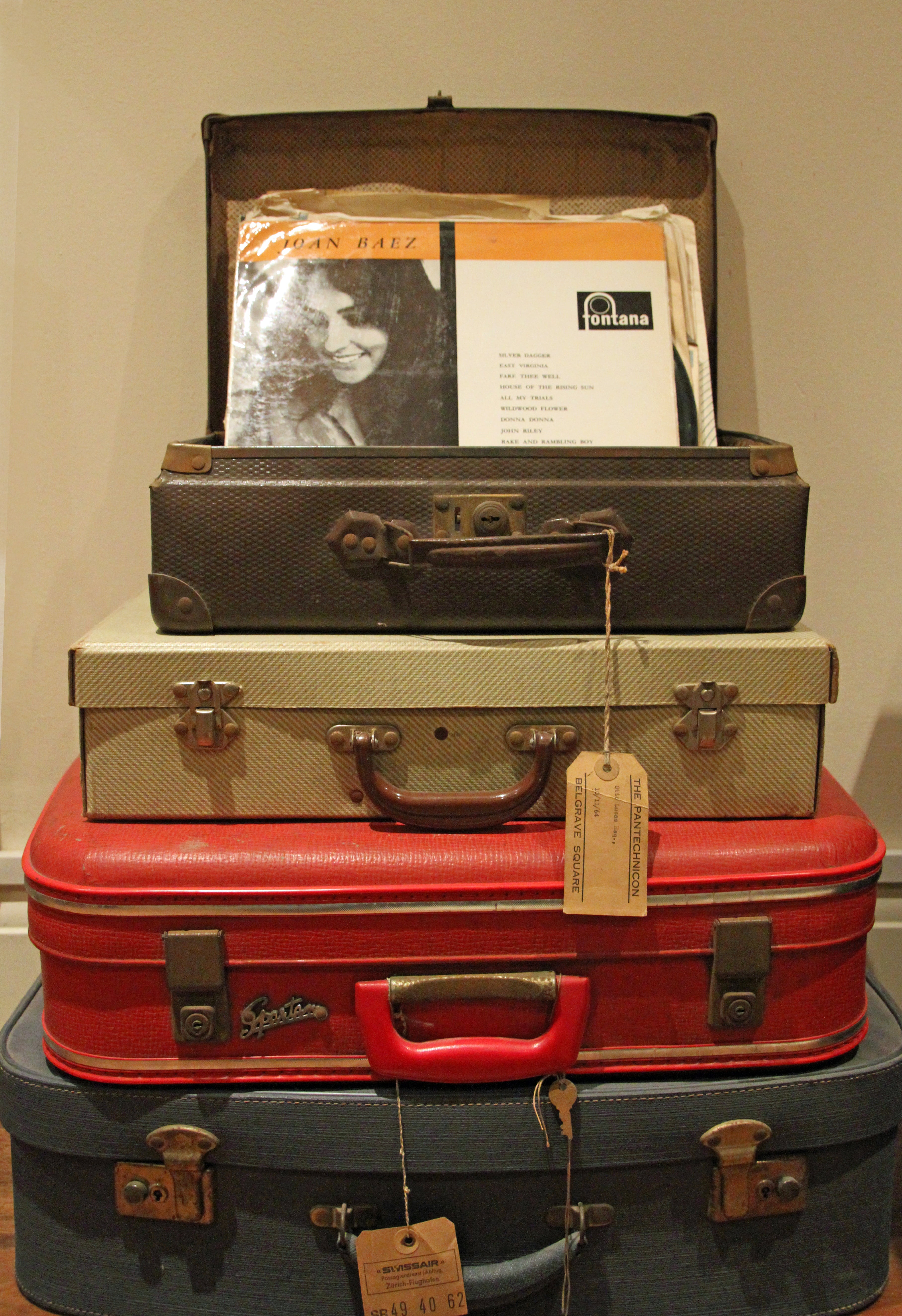 old, bag, retro, suitcase, close-up, table, travel, briefcase, publication, luggage, absence, vintage, 5K, suitcases, stack, still life, no people, indoors, Phone HD Wallpaper