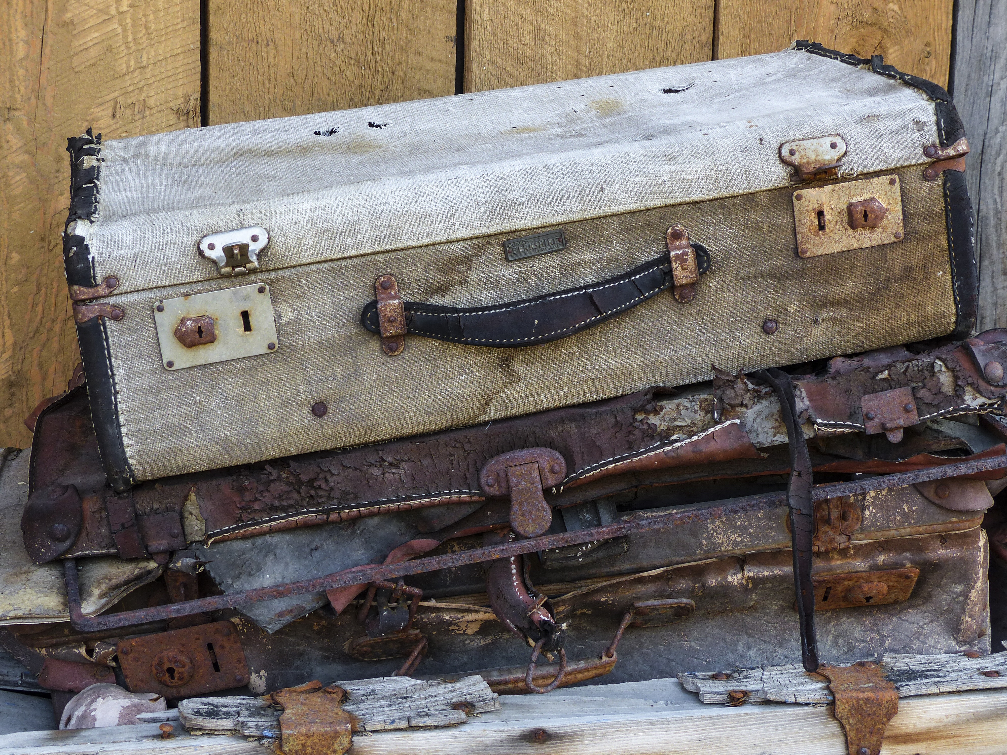 luggage, outdoors, deterioration, old building, canada, tourist attraction, ghost town, damaged, obsolete, weathered, abandoned, decline, rusty, bad condition, HD Wallpaper