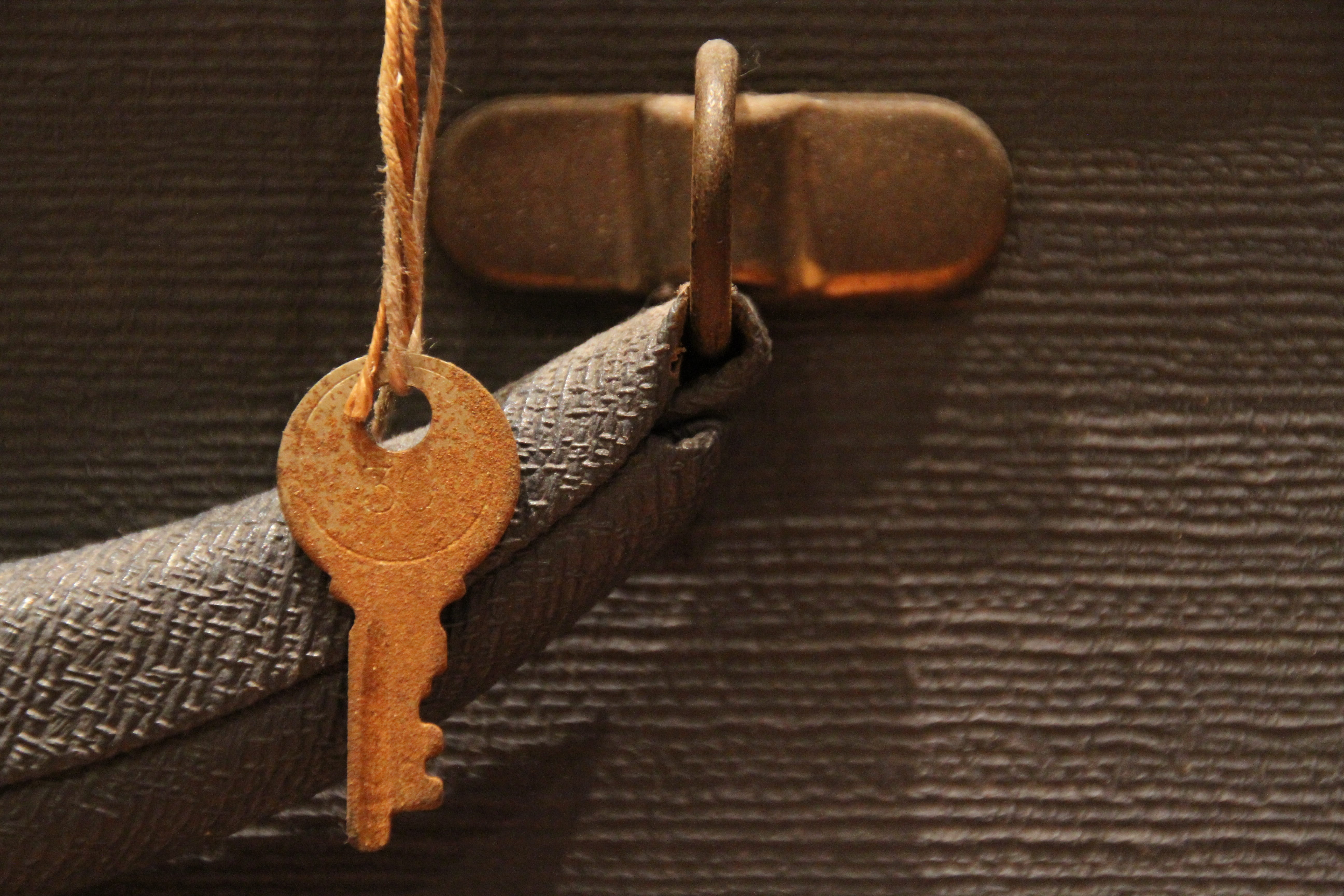 rope, place mat, indoors, luggage key, Retro, textured, string, design, Vintage, Key, wood - material, pattern, baggage, craft, jute, Luggage, close-up, HD Wallpaper