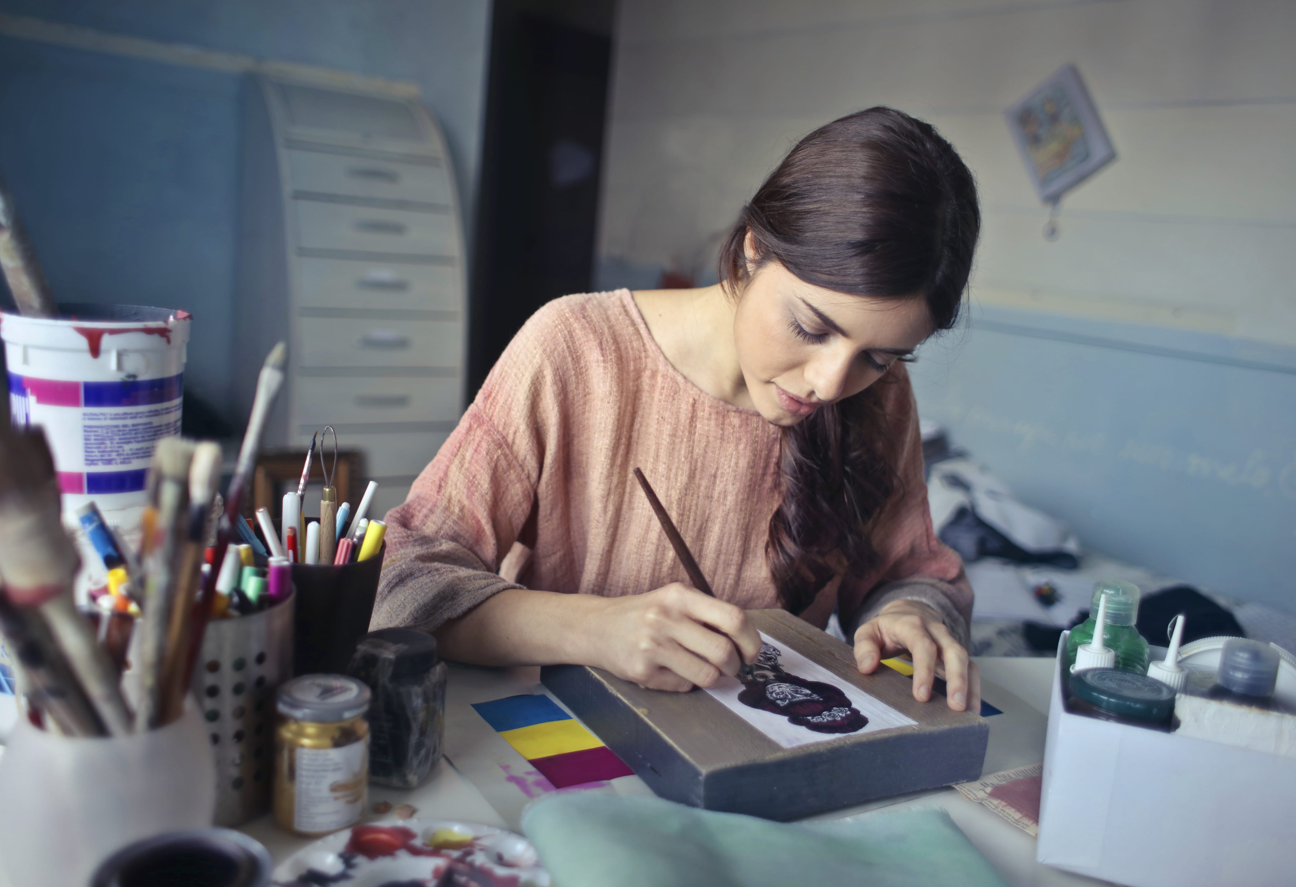 skill, draw, concentration, girl, sleeved, art, brown, brushes, table, brown hair, facial expression, painter, design professional, neck, designer, working, HD Wallpaper
