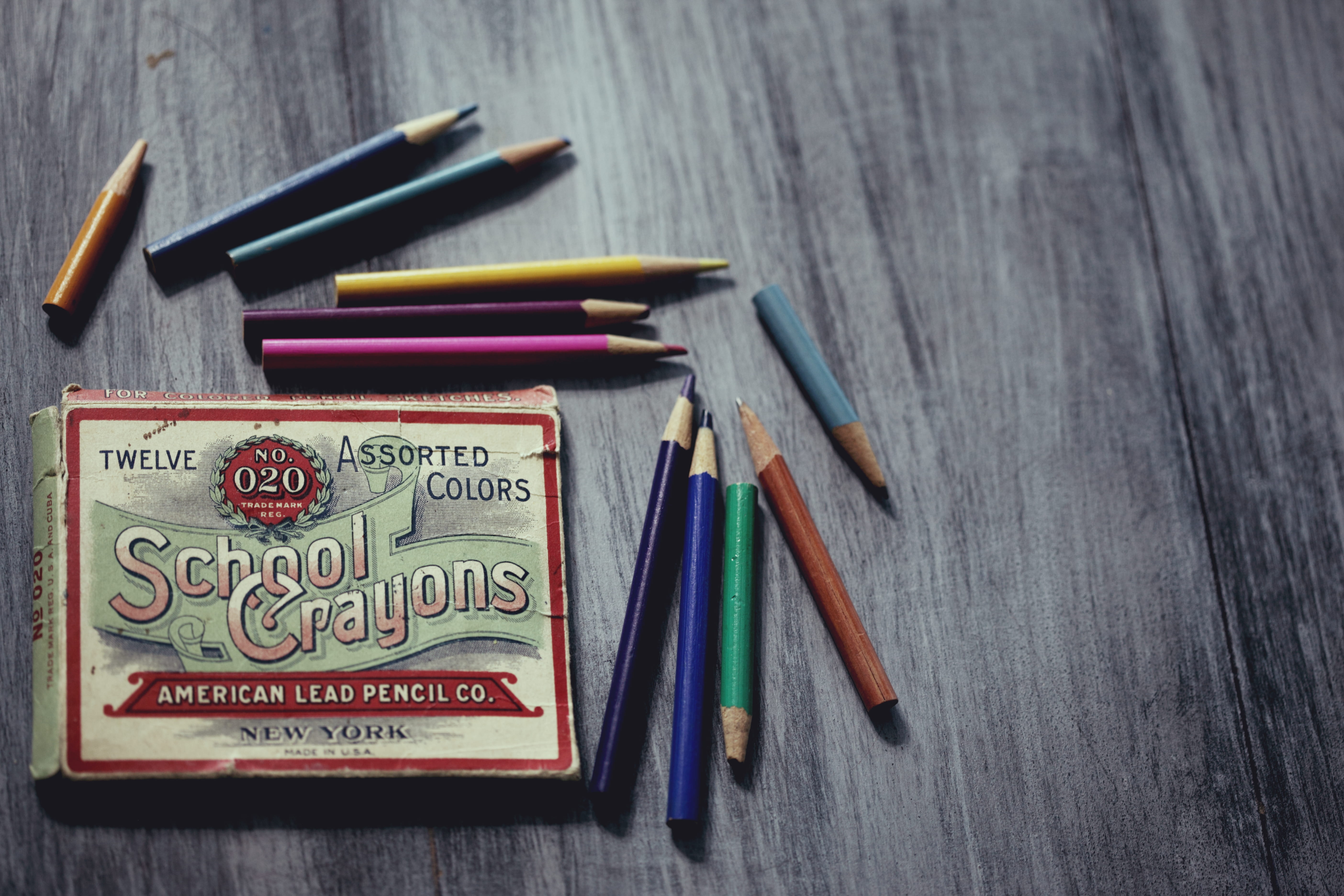 pencils, coloring, no people, crayons, desk, choice, variation, box, writing instrument, text, art and craft, table, directly above, craft, pencil, indoors, HD Wallpaper
