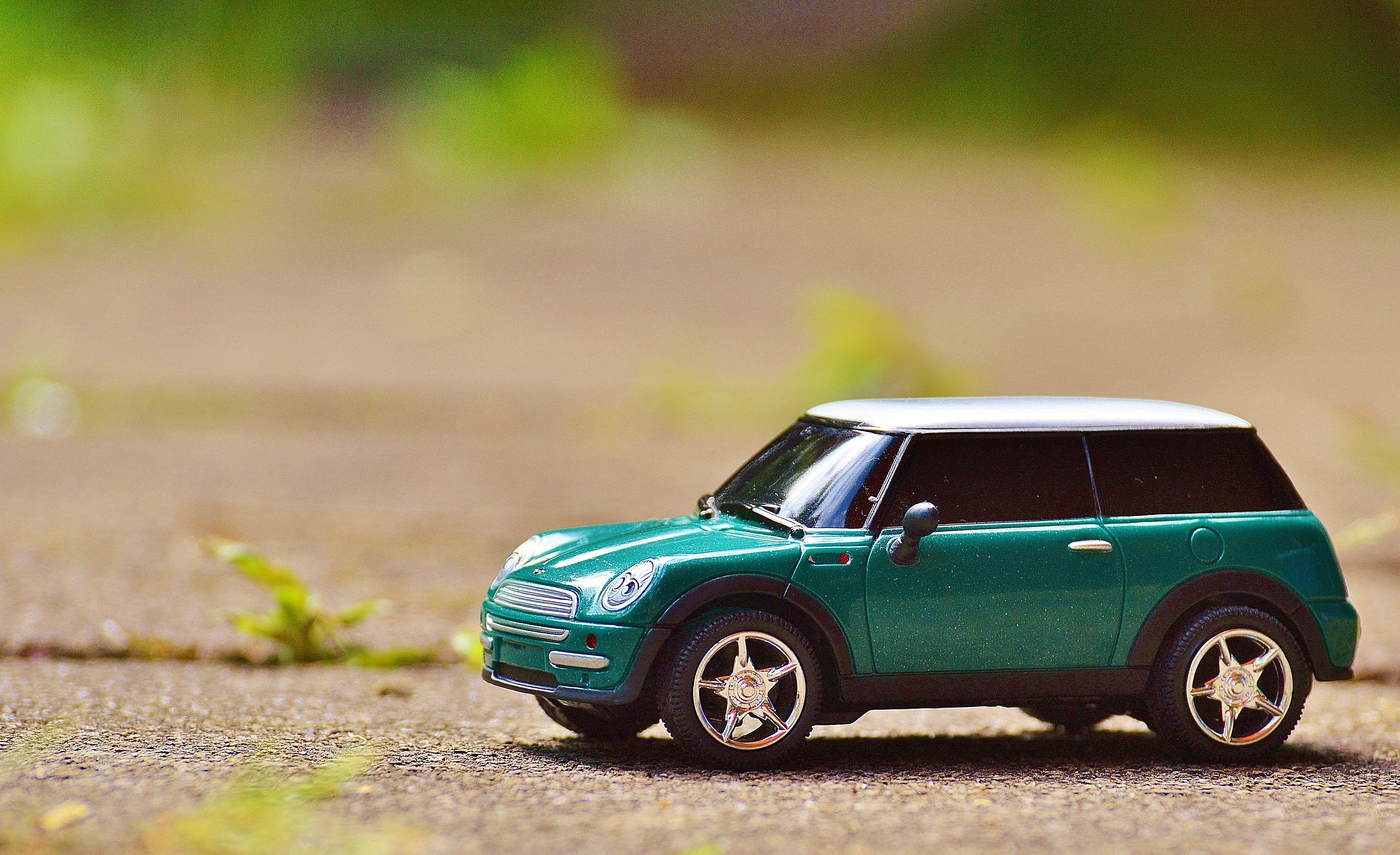 vintage car, road, day, motor vehicle, childhood, 4K, selective focus, land vehicle, car, small, mode of transportation, outdoors, nostalgia, deals, toy car, HD Wallpaper
