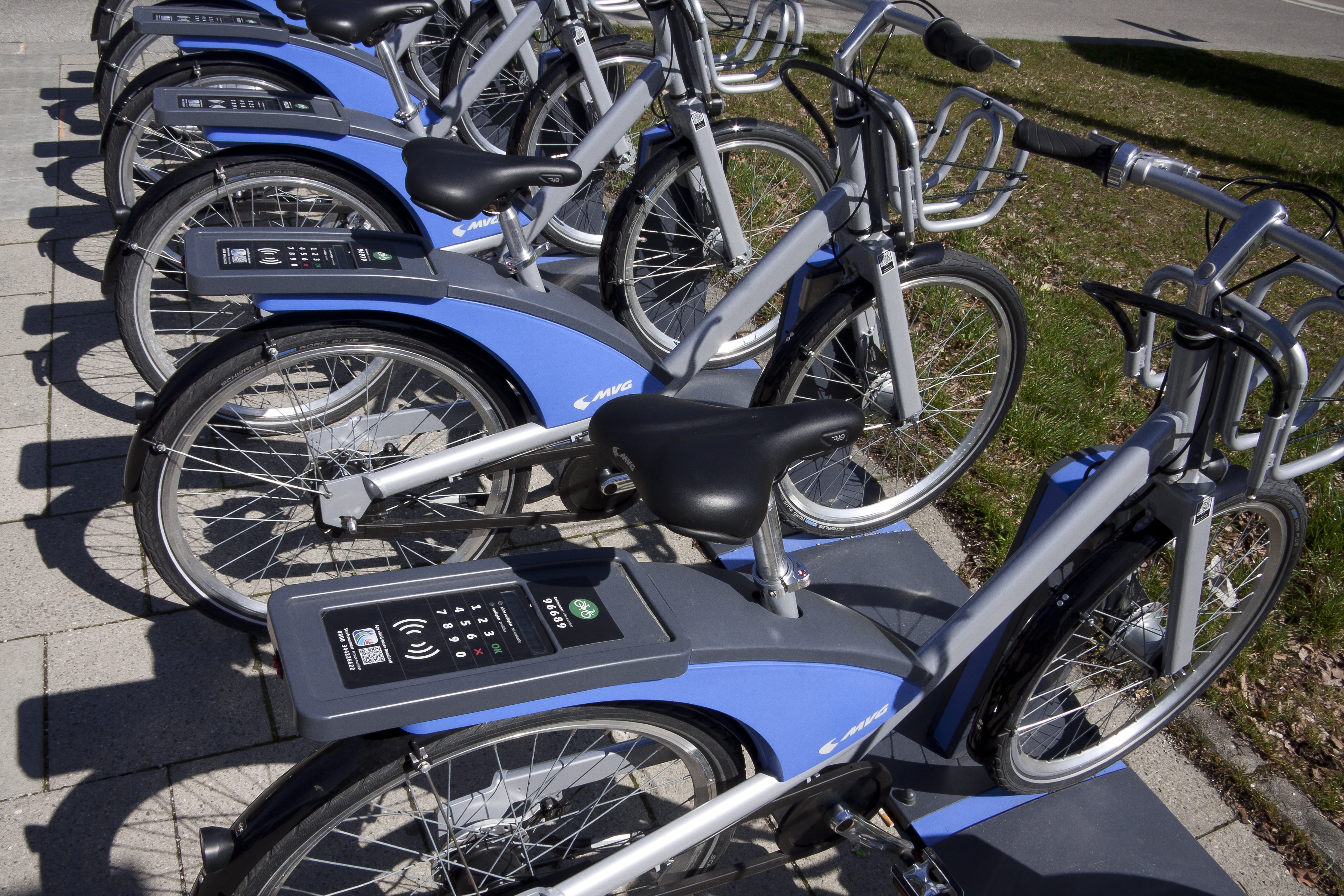 bicycle, ecologically, day, mobile, wheel, city, land vehicle, electro, handlebar, service, blue, 4K, sunlight, bike, parking, rent, motorcycle, traffic, HD Wallpaper
