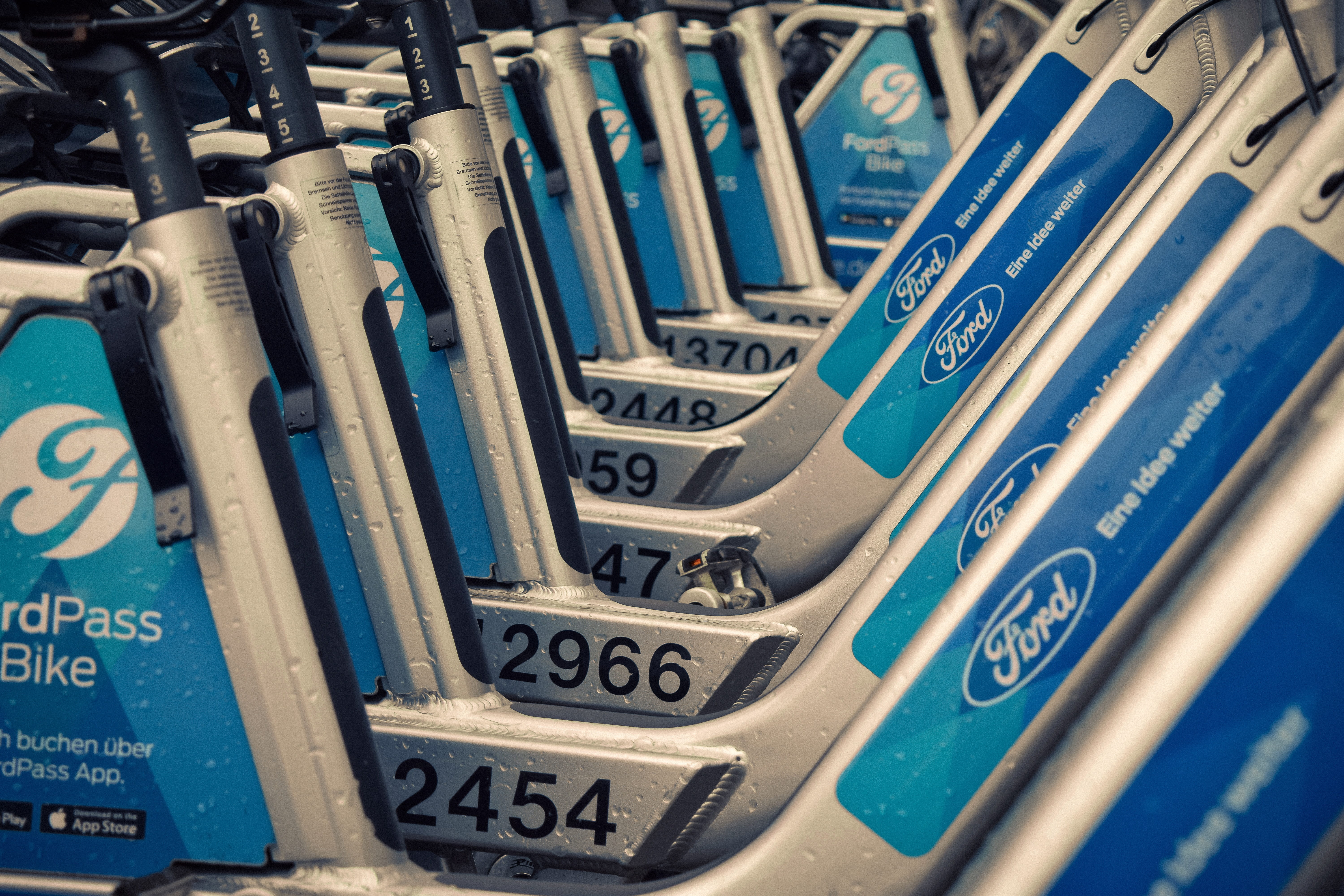 currency, day, drive, bike, city bike, bicycle hire, 5K, large group of objects, backgrounds, full frame, wealth, indoors, finance, blue, number, cycle, HD Wallpaper