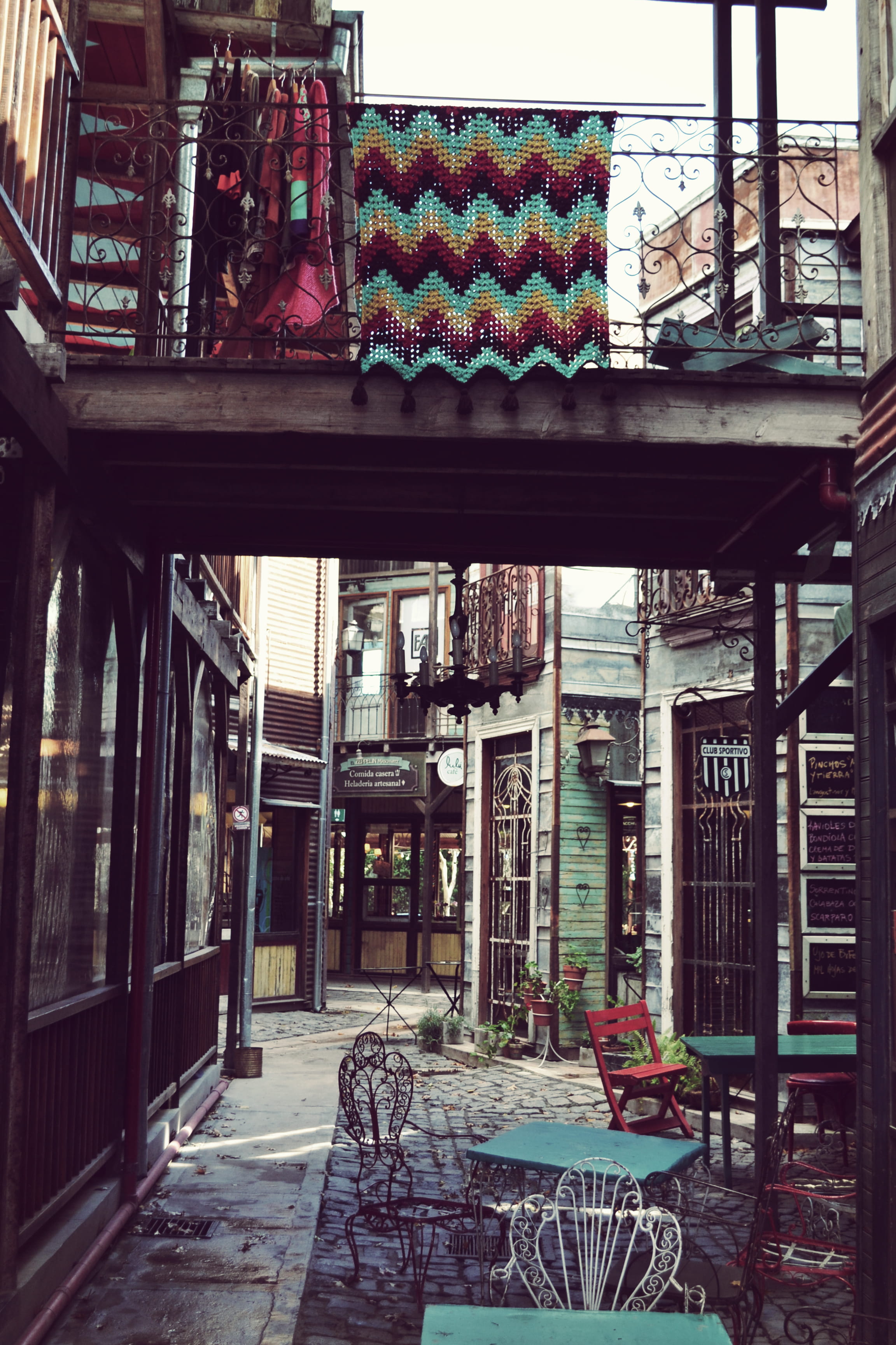 flag, 2K, entrance, outdoors, buenos aires, no people, residential district, city, house, machtwitz market, machtwitz, day, building exterior, building, Phone HD Wallpaper